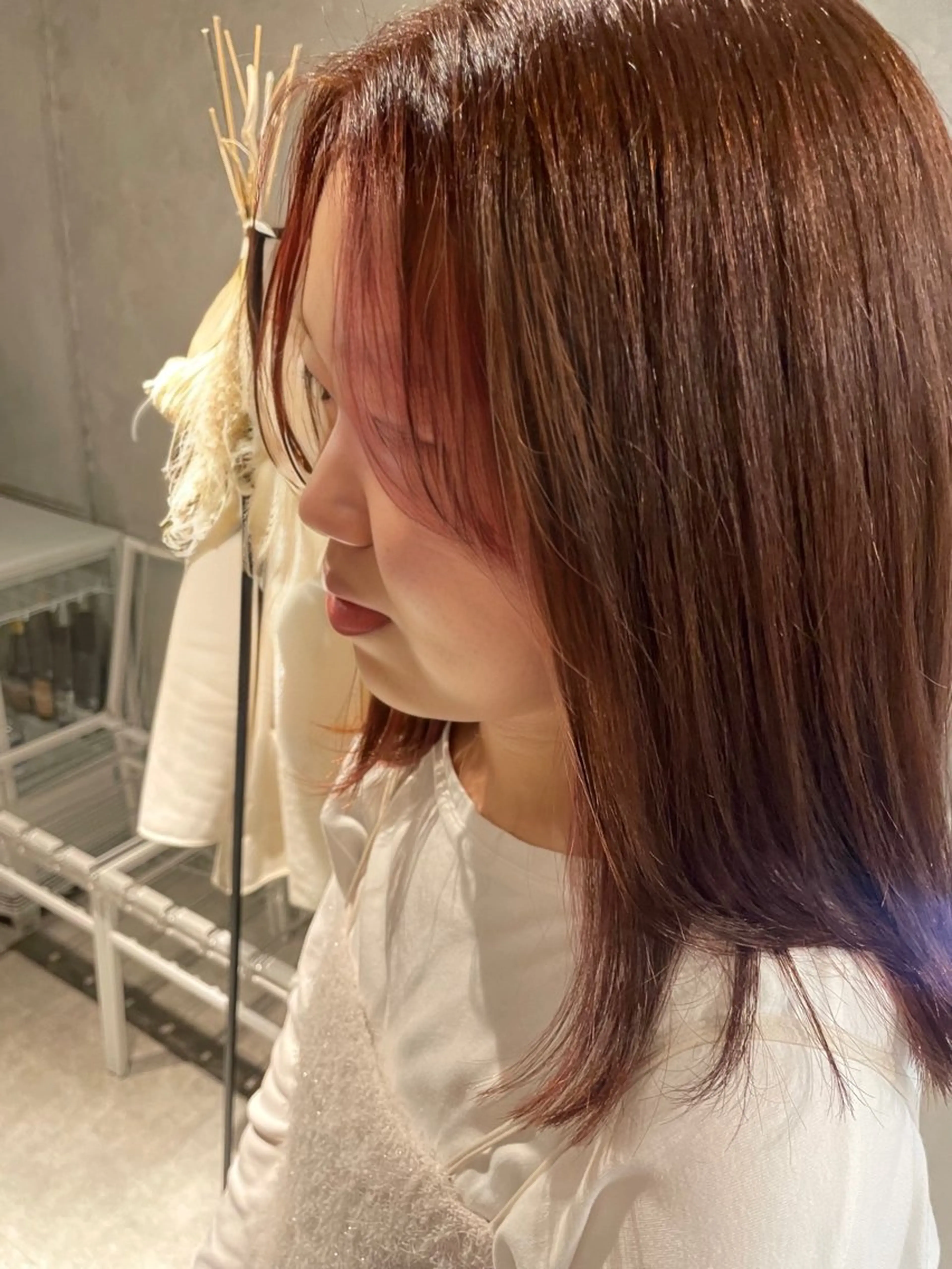 ミディアム カラー 岩渕 春菜のヘアスタイル