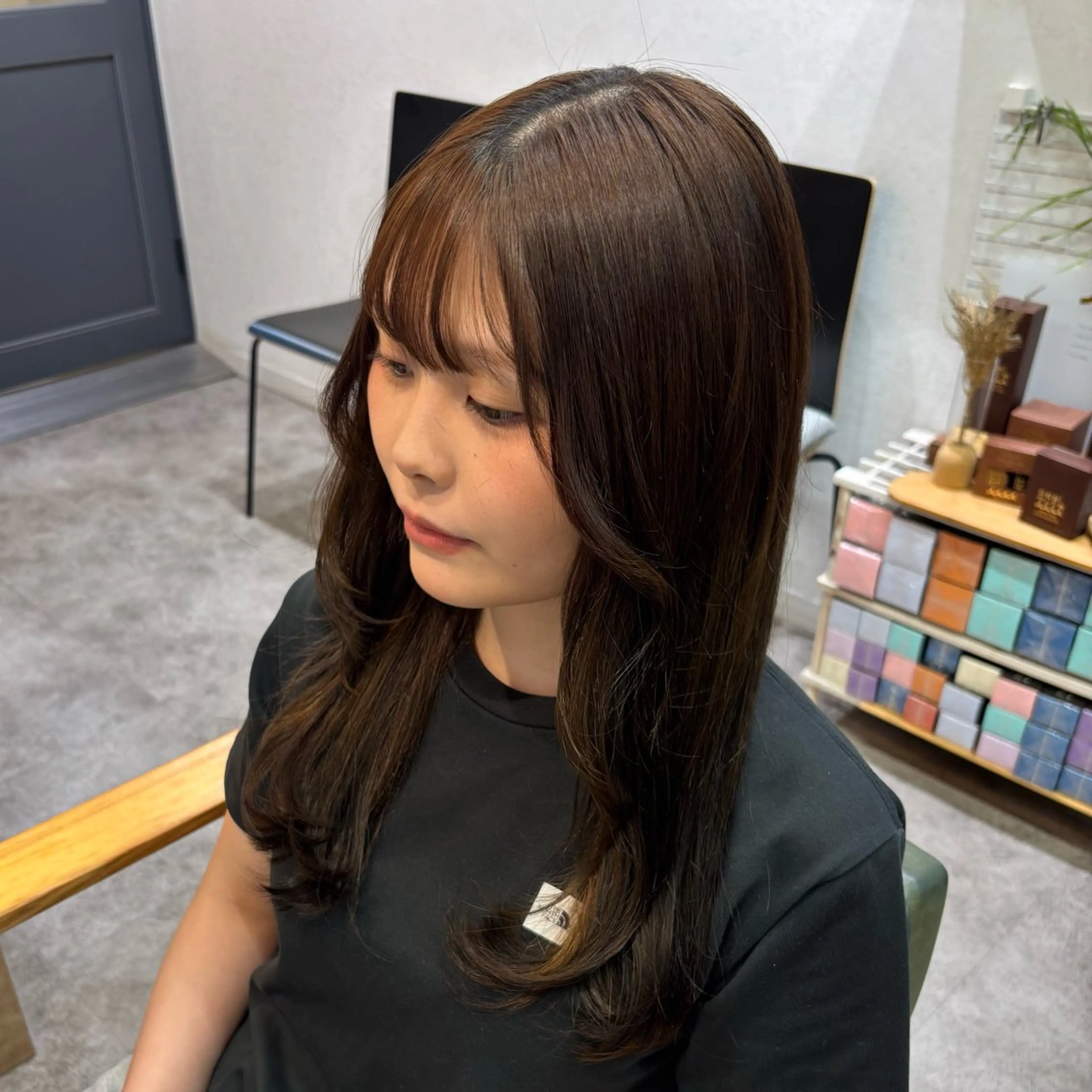 ロング レイヤーカット 縮毛矯正 艶カラー🪡髪質改善 アレンジ🎀airiのヘアスタイル