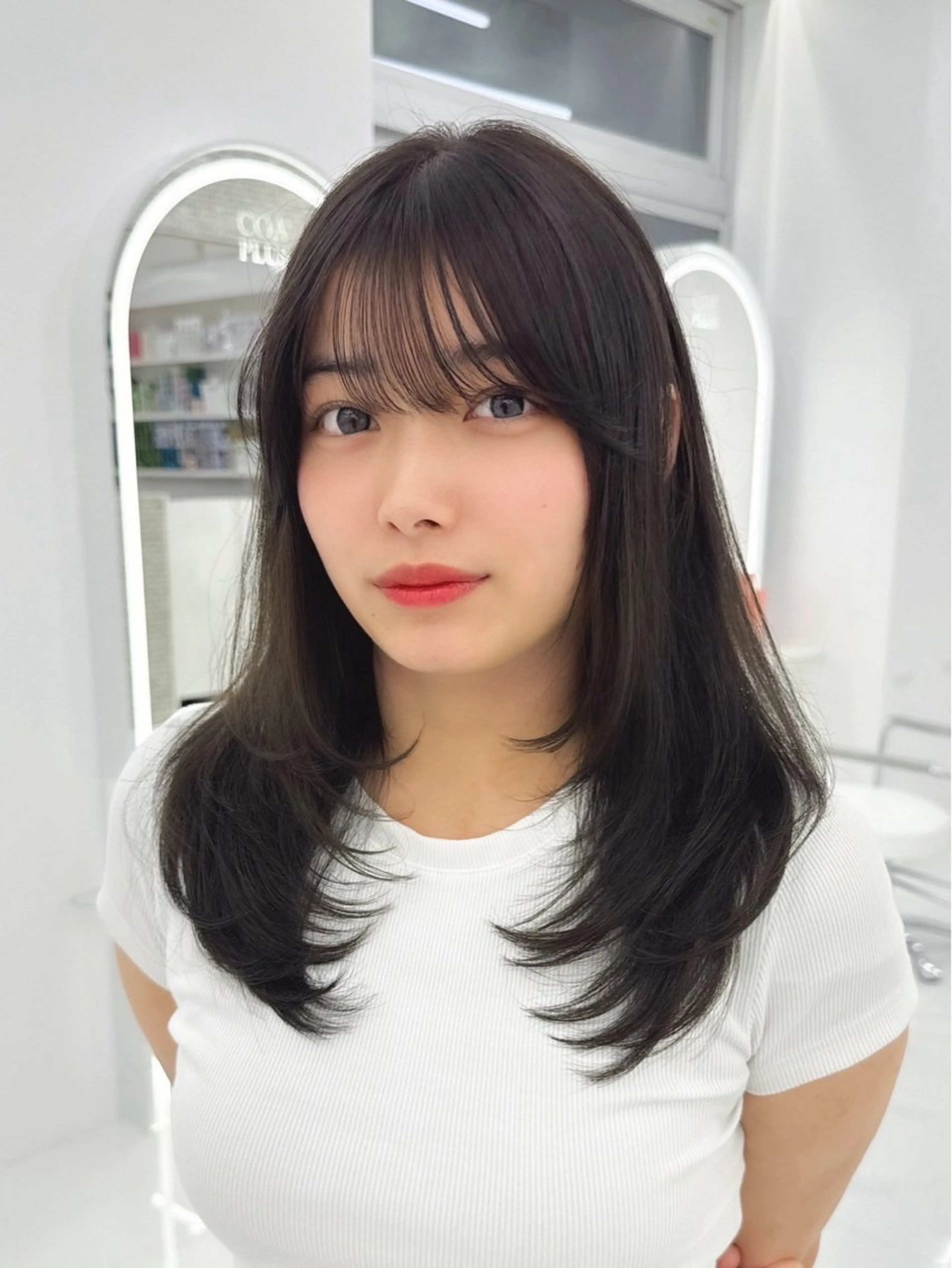 セミロング カラー 透明感カラー オリーブカラー レイヤーカット トリートメント カット ヘアカラー トリートメント 韓国/レイヤー/ 前髪/Asamiのヘアスタイル