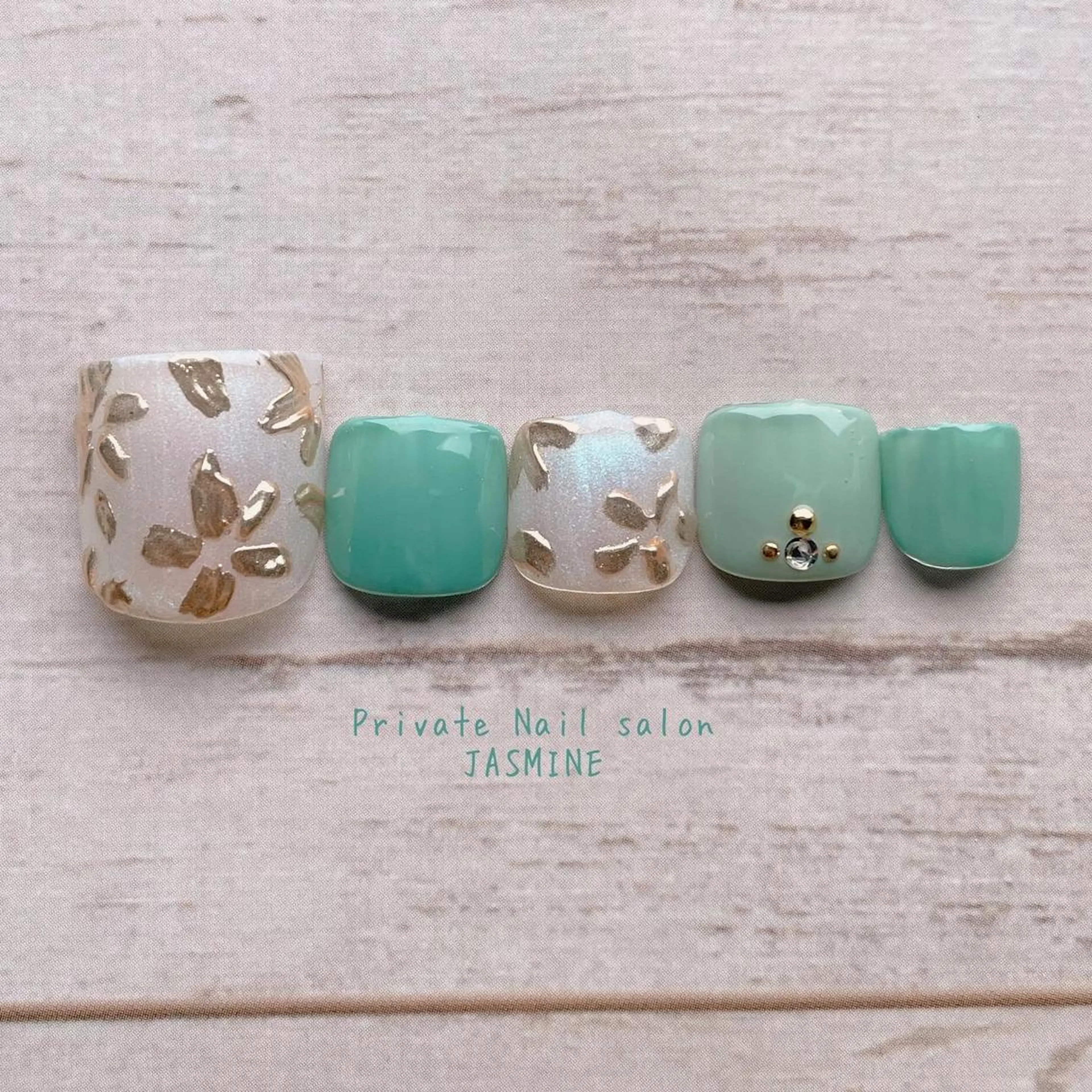 ネイル フットネイル グリーン ミラーネイル フットネイル Nail salon JASMINEのネイルデザイン