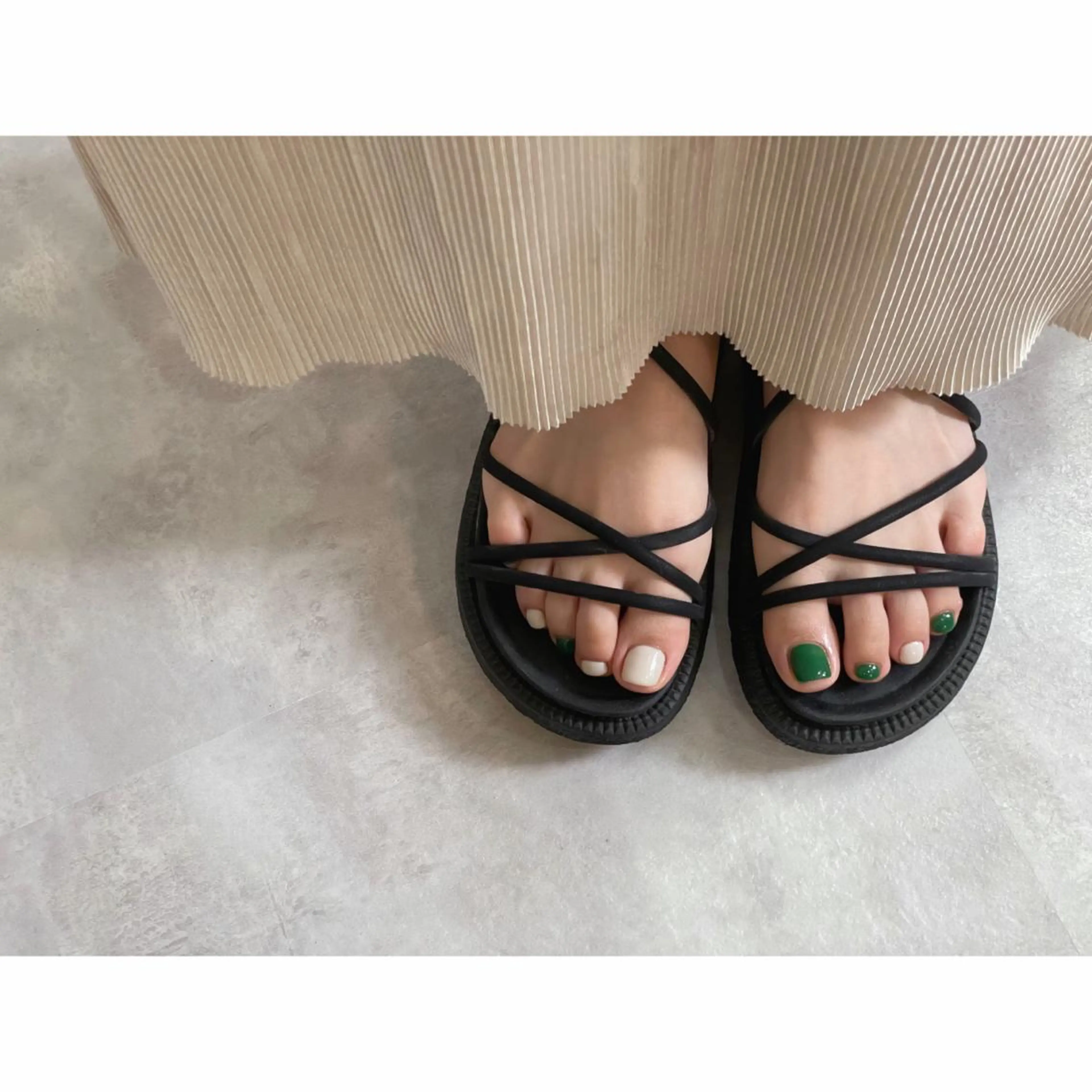 ネイル アートネイル フットネイル グリーン ミラーネイル ニュアンスネイル フットネイル lacier nailのネイルデザイン