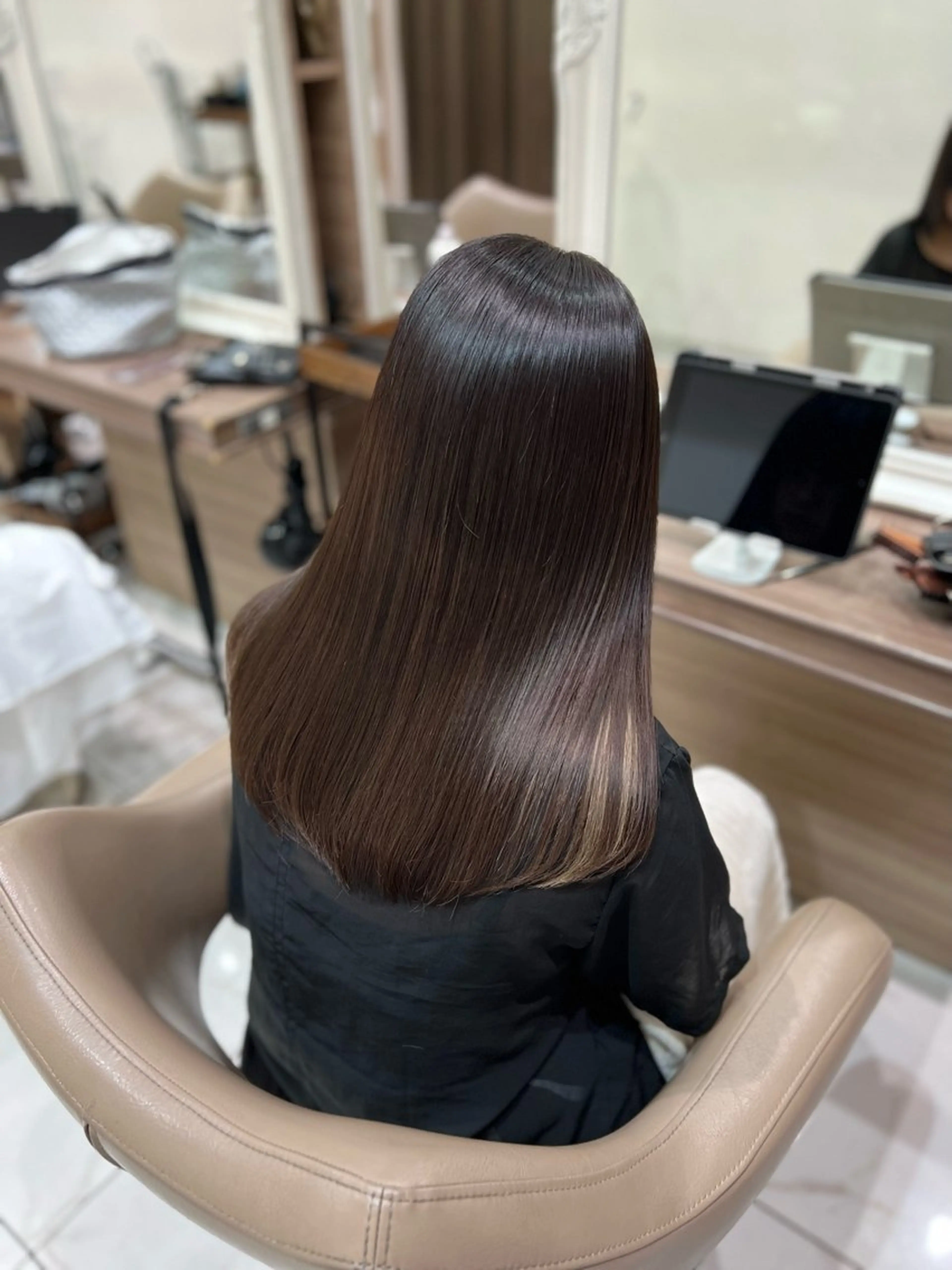 セミロング 縮毛矯正 レイヤー×韓国 🇰🇷鈴木啓太のヘアスタイル