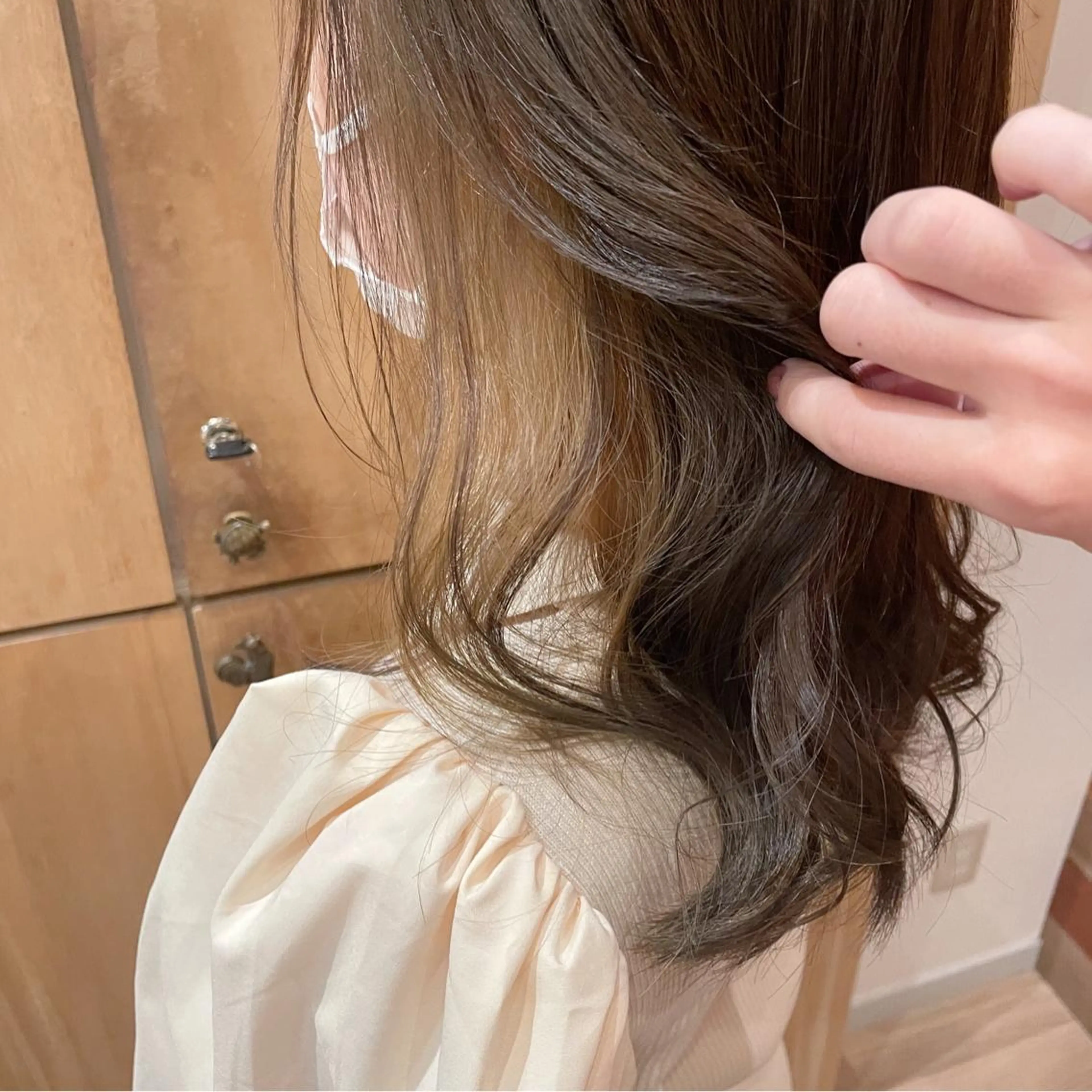 ミディアム カラー ヘアアレンジ ベージュカラー ブリーチ ミルクティーベージュ なつき/艶ピンク/ girly hairのヘアスタイル