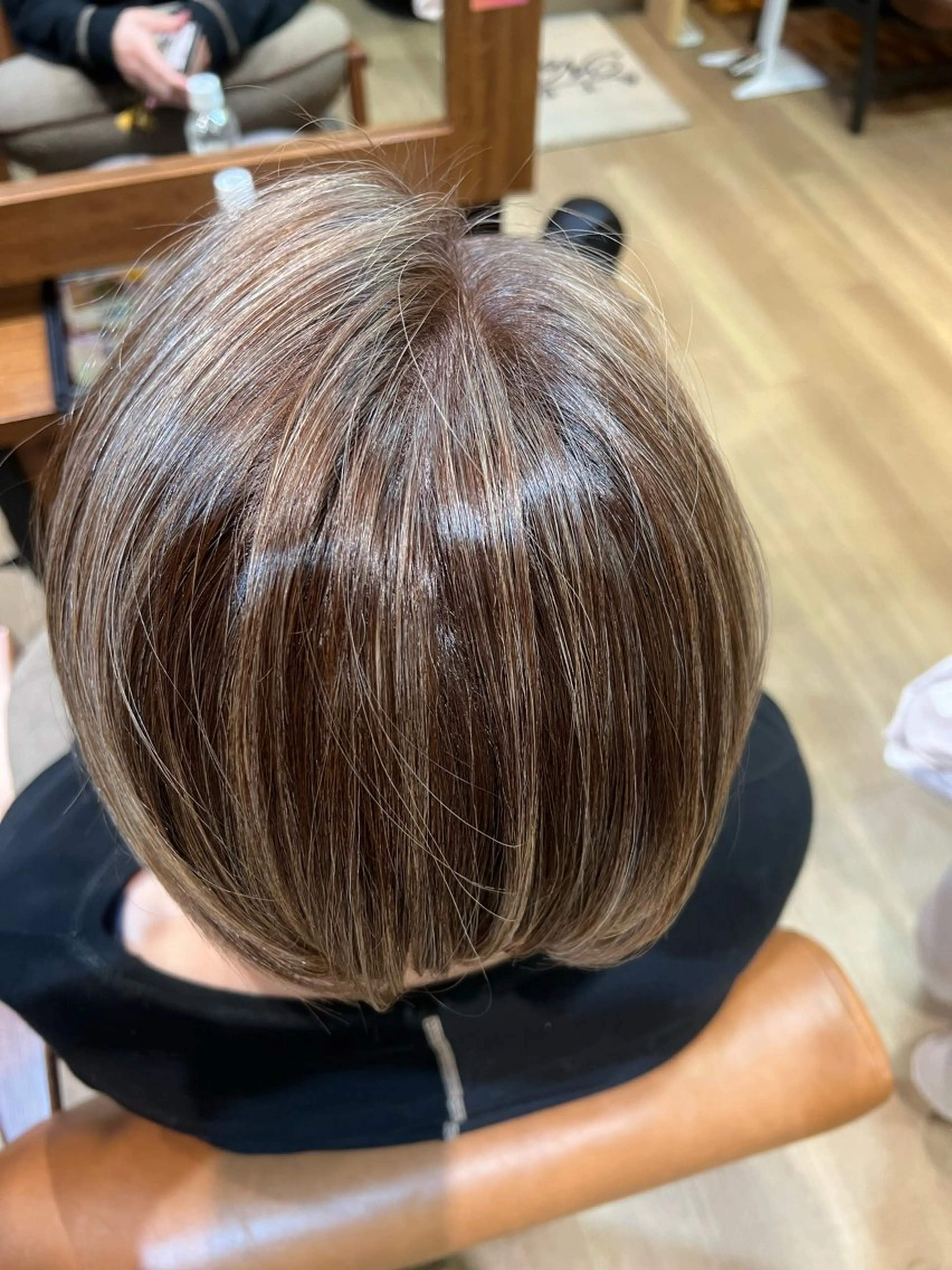 【白髪ぼかし】デザインカット+ブリーチハイライト+オンカラー+クイックトリートメント¥27,500→¥16,500の写真