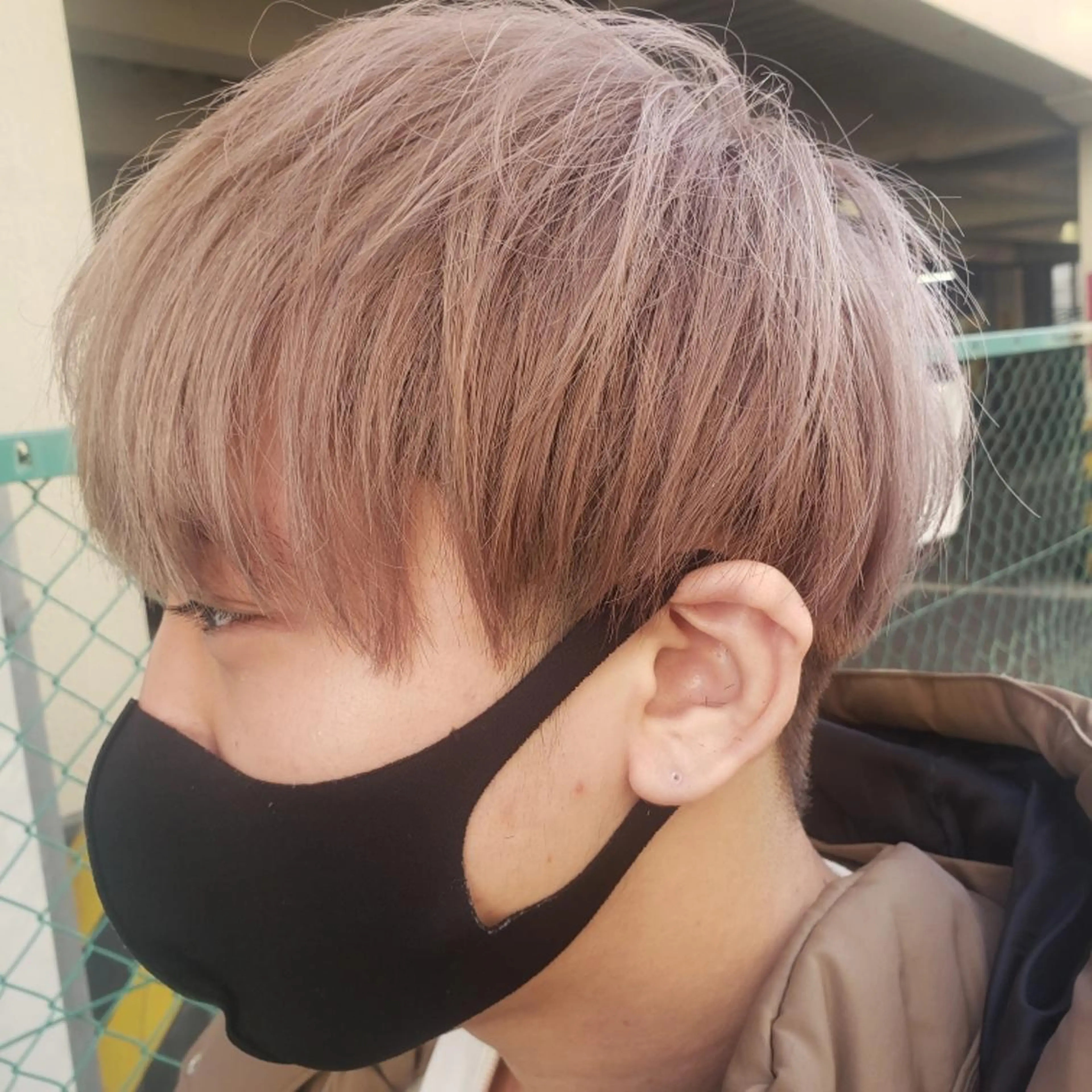 ショート メンズ メンズブリーチ カット ヘアカラー トリートメント 🇰🇷透明感×ハイ トーン🌟tomoのヘアスタイル