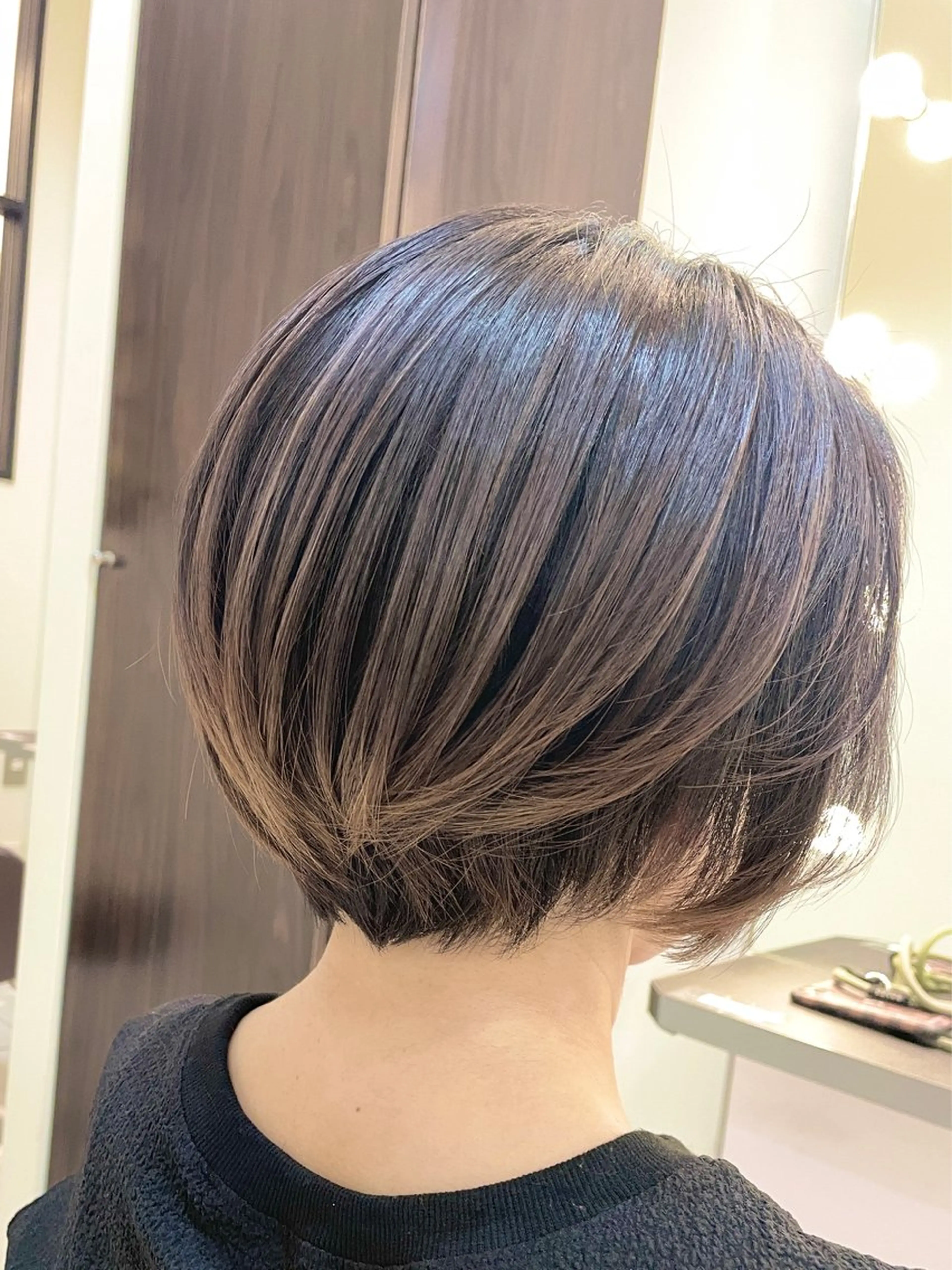 ショート カラー ワンレンボブ ハンサムショート バレイヤージュ ブリーチ ダブルカラー 髪質改善専門 YOSHIのヘアスタイル