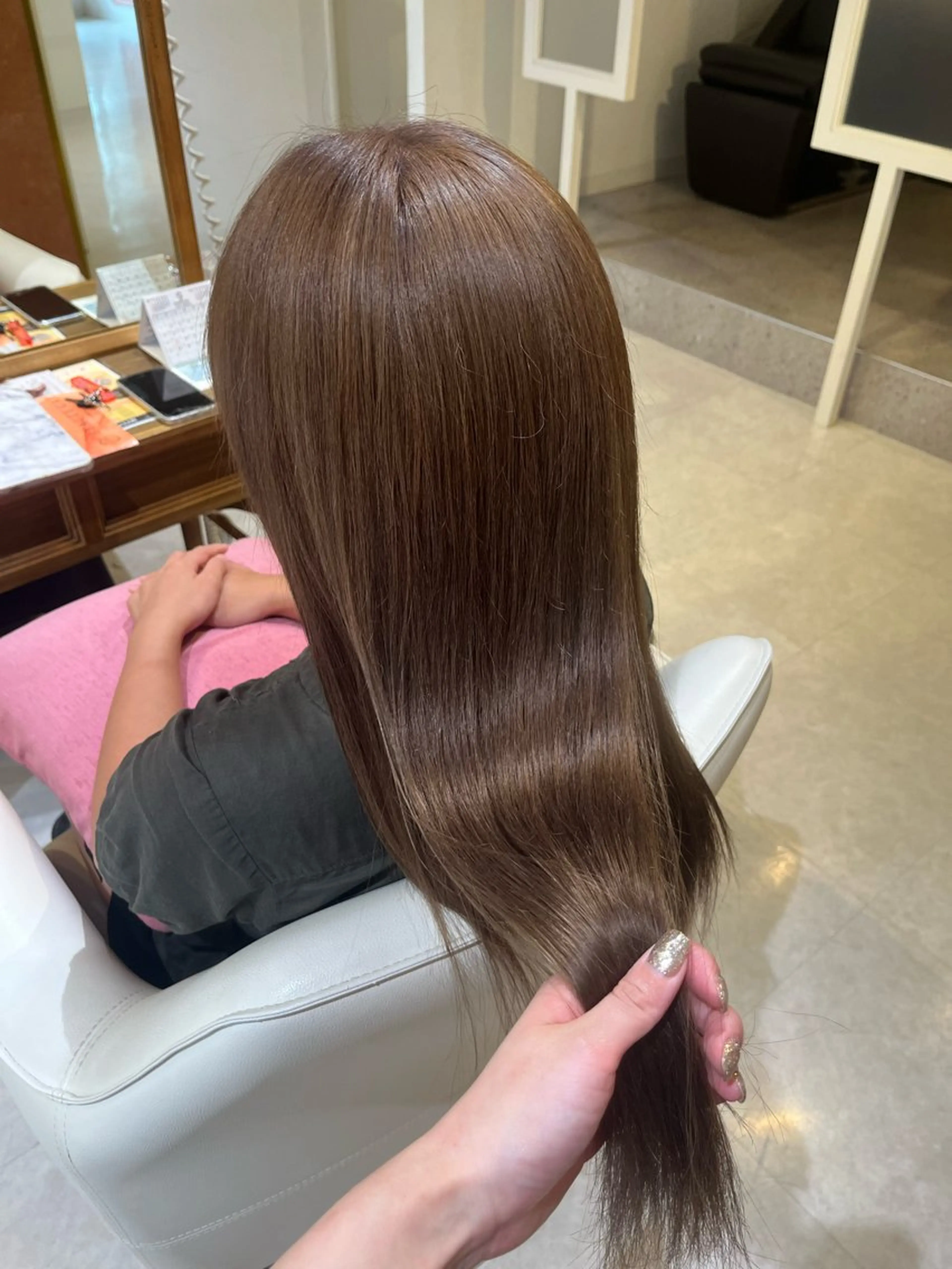 ロング ヘアカラー 梛木 唯のヘアスタイル