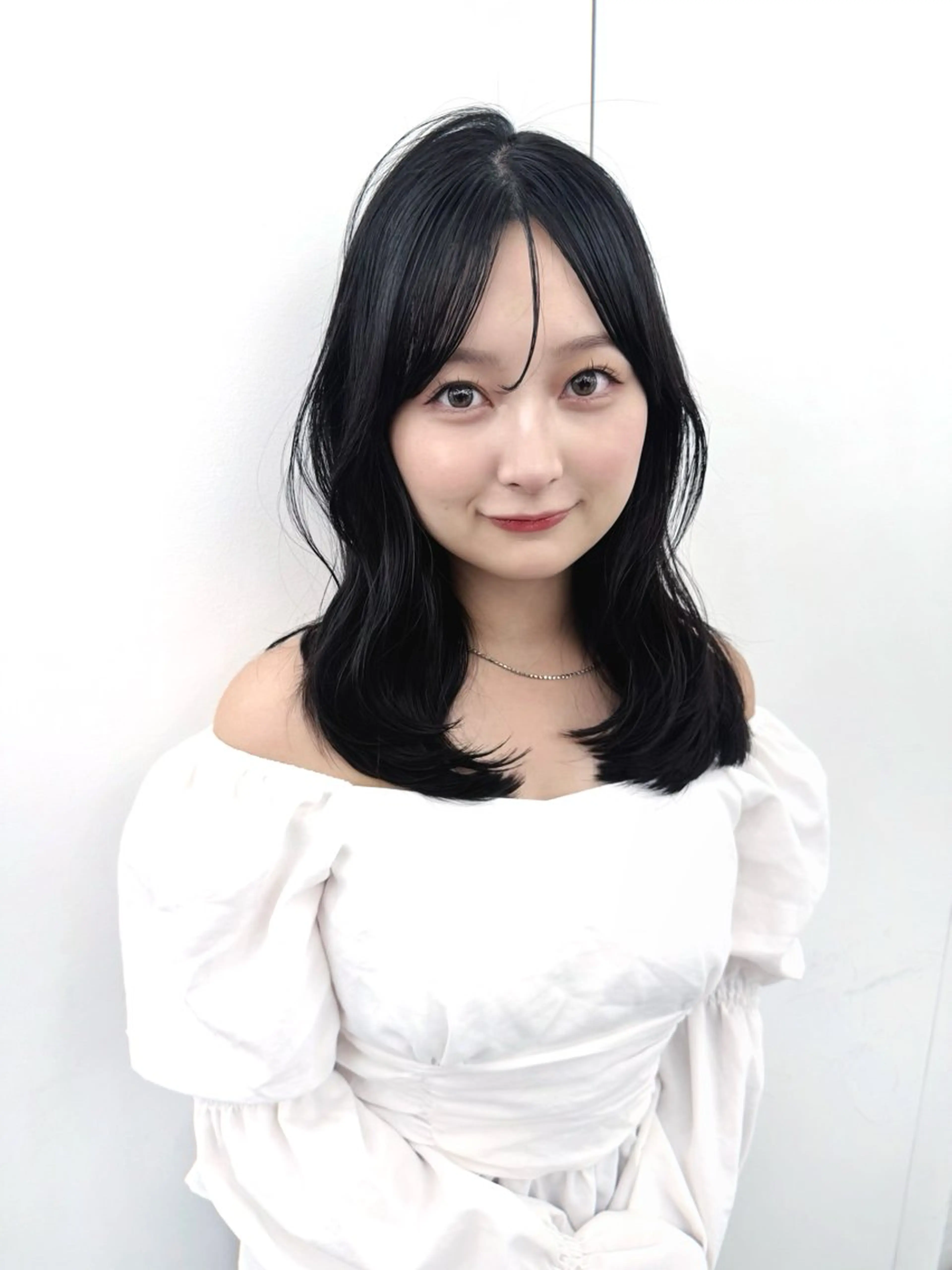 ミディアム カラー ミディアムレイヤー 黒髪 ブルーカラー ブルーブラック 透明感カラー カット ヘアカラー トリートメント ヘッドスパ 透明感カラー✨🩵 韓国ヘアkanatoのヘアスタイル