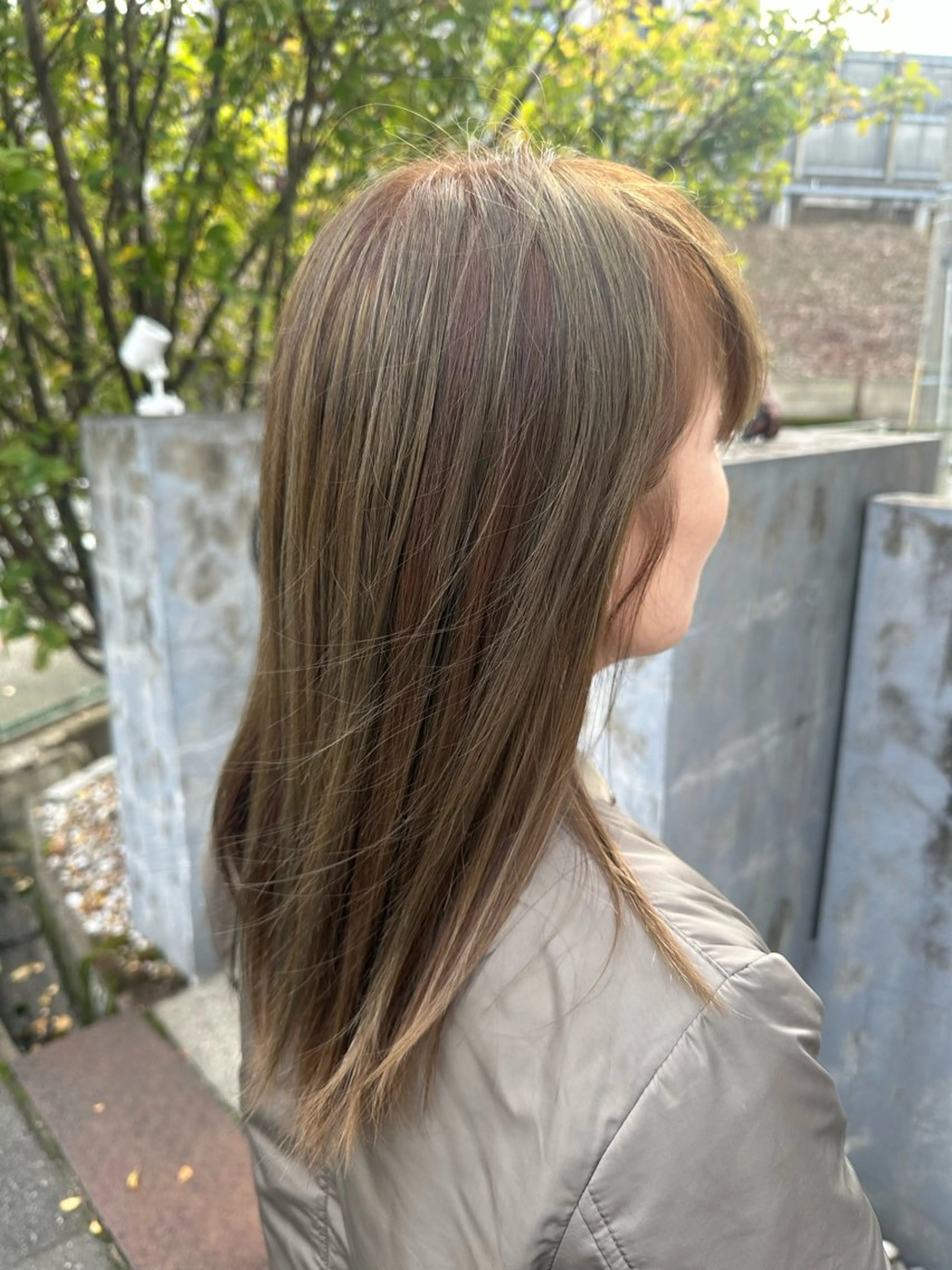 セミロング カラー ハイライトカラー ハイライト ヘアカラー 安達 望のヘアスタイル