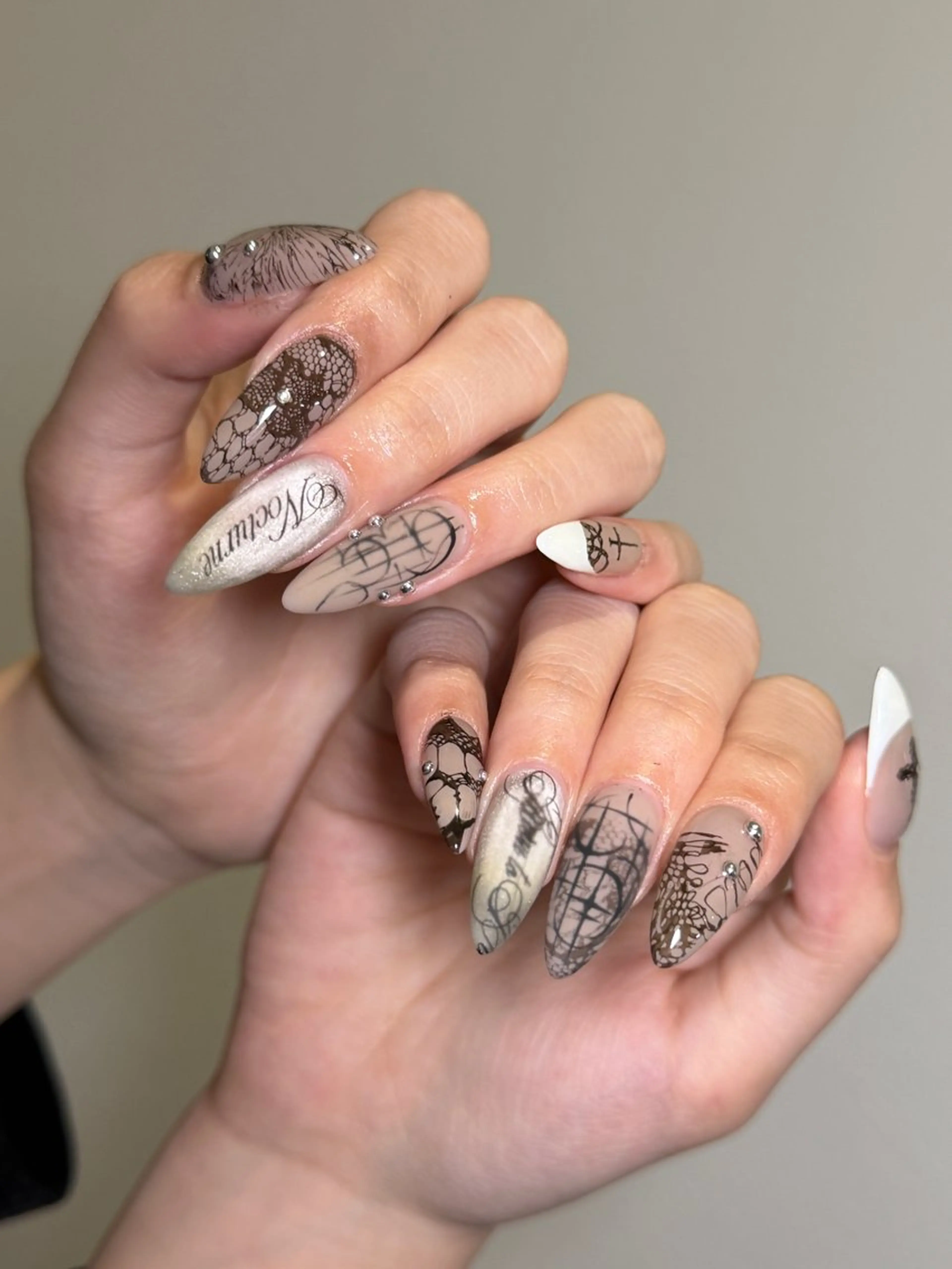 ネイル ハンドネイル Dark honey スカルプ専門原宿店のネイルデザイン