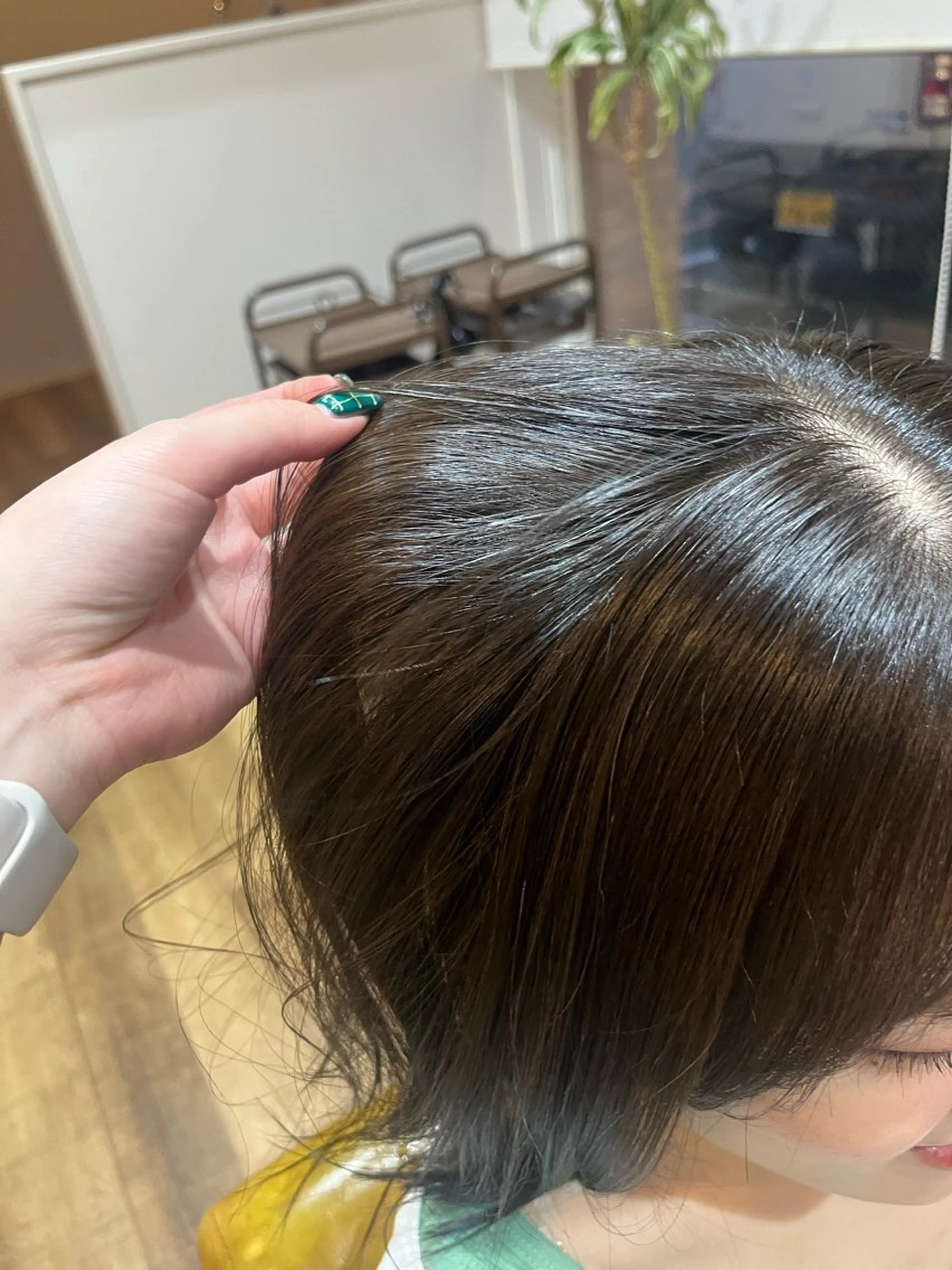 ミディアム カラー ベージュカラー オリーブベージュ 宮本 楓のヘアスタイル