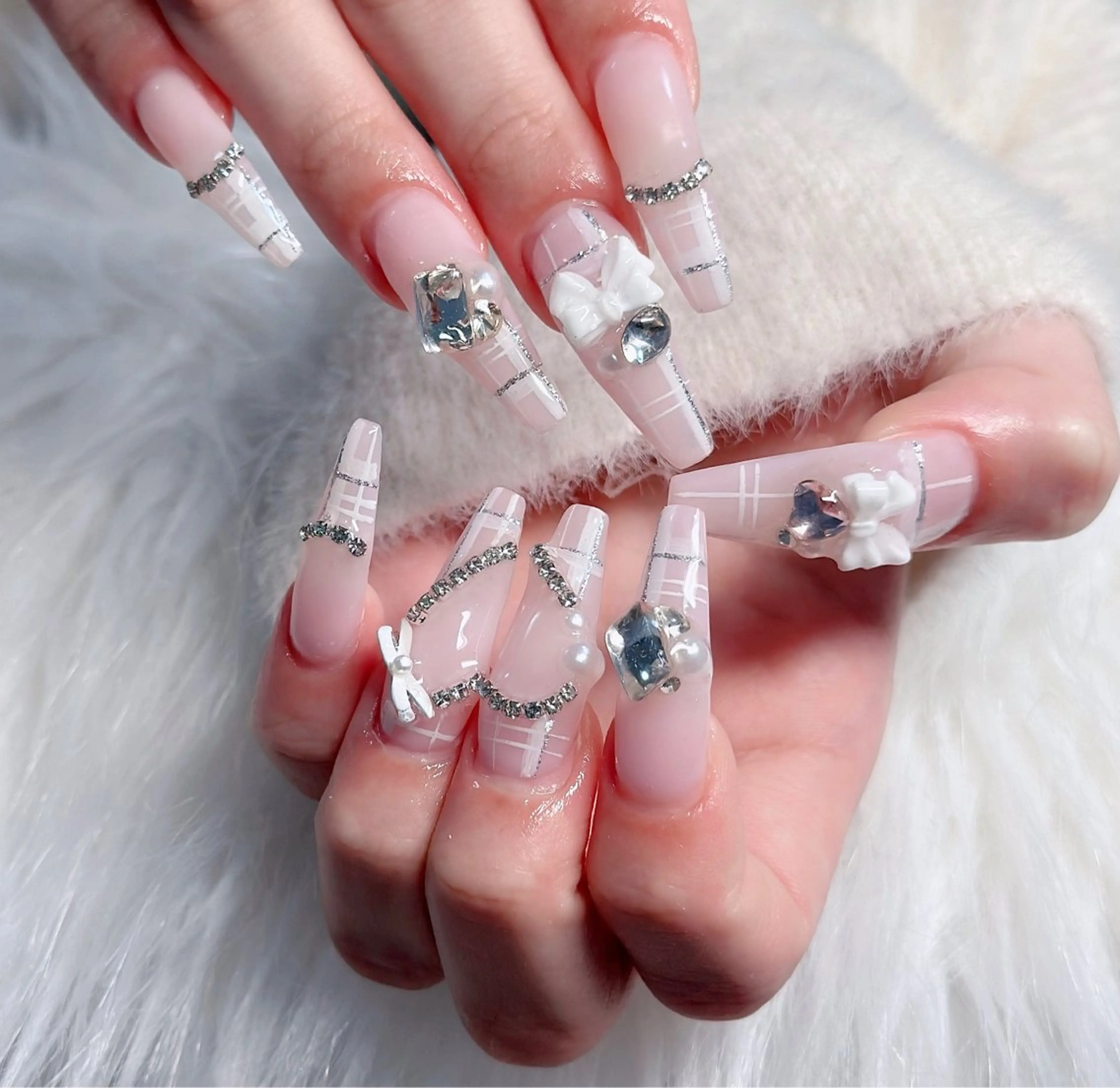 ネイル オーロラネイル フレンチネイル ジェルネイル ハロウィン キラキラネイル H.baby Nail Salonのネイルデザイン