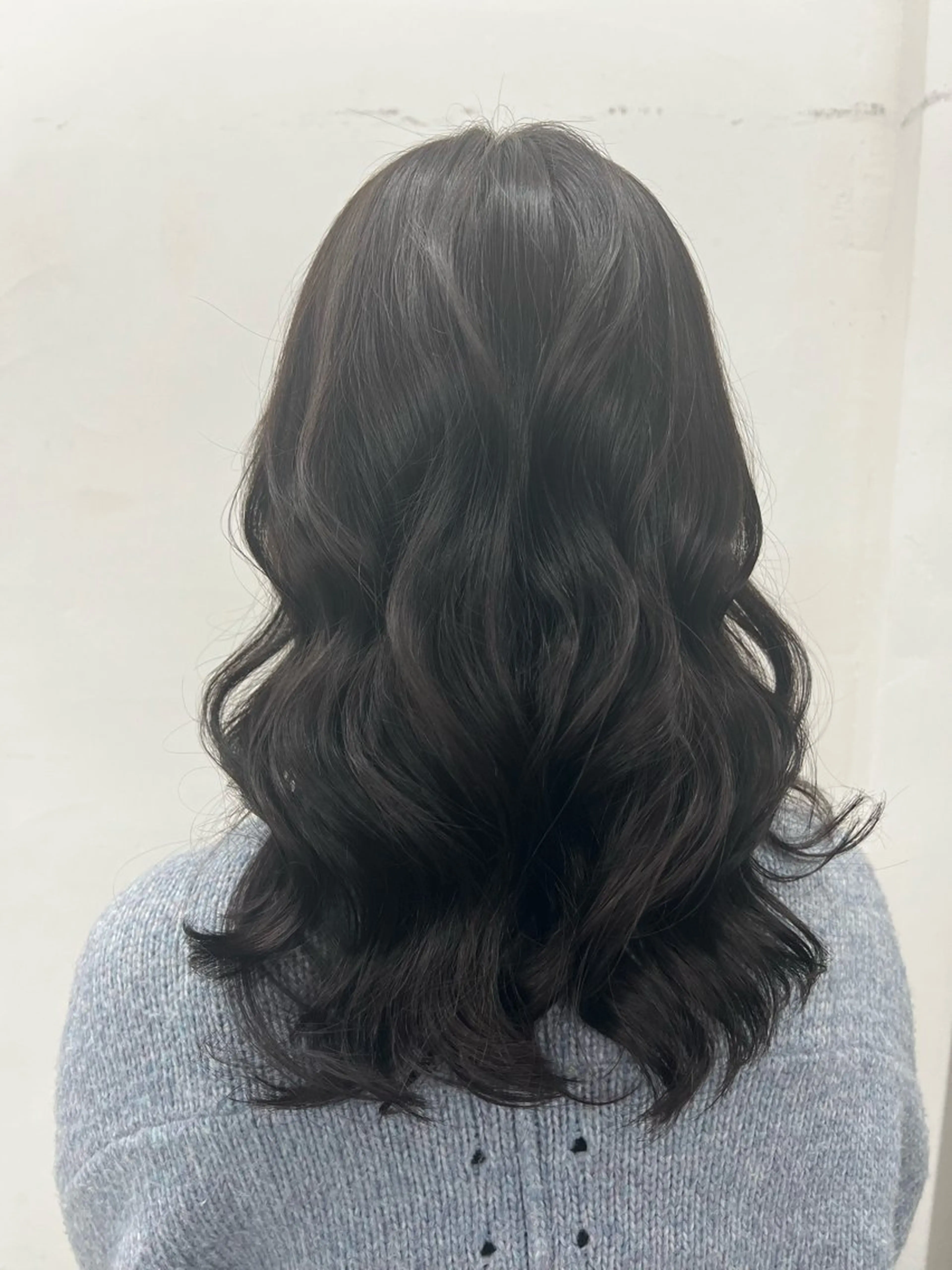 セミロング ハイトーン /愛子のヘアスタイル