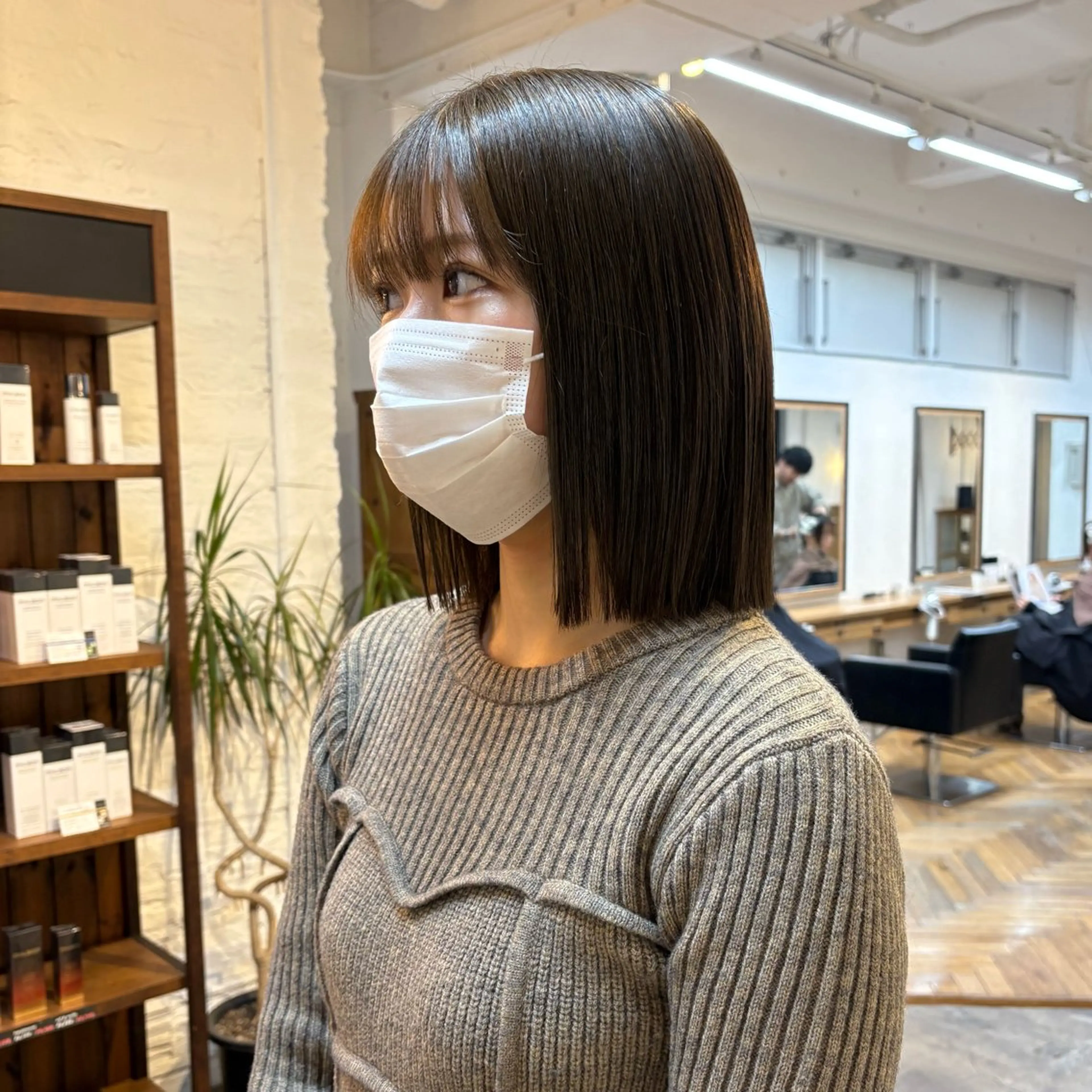 ショート ボブ mina / 透明感ベージュカラーのヘアスタイル