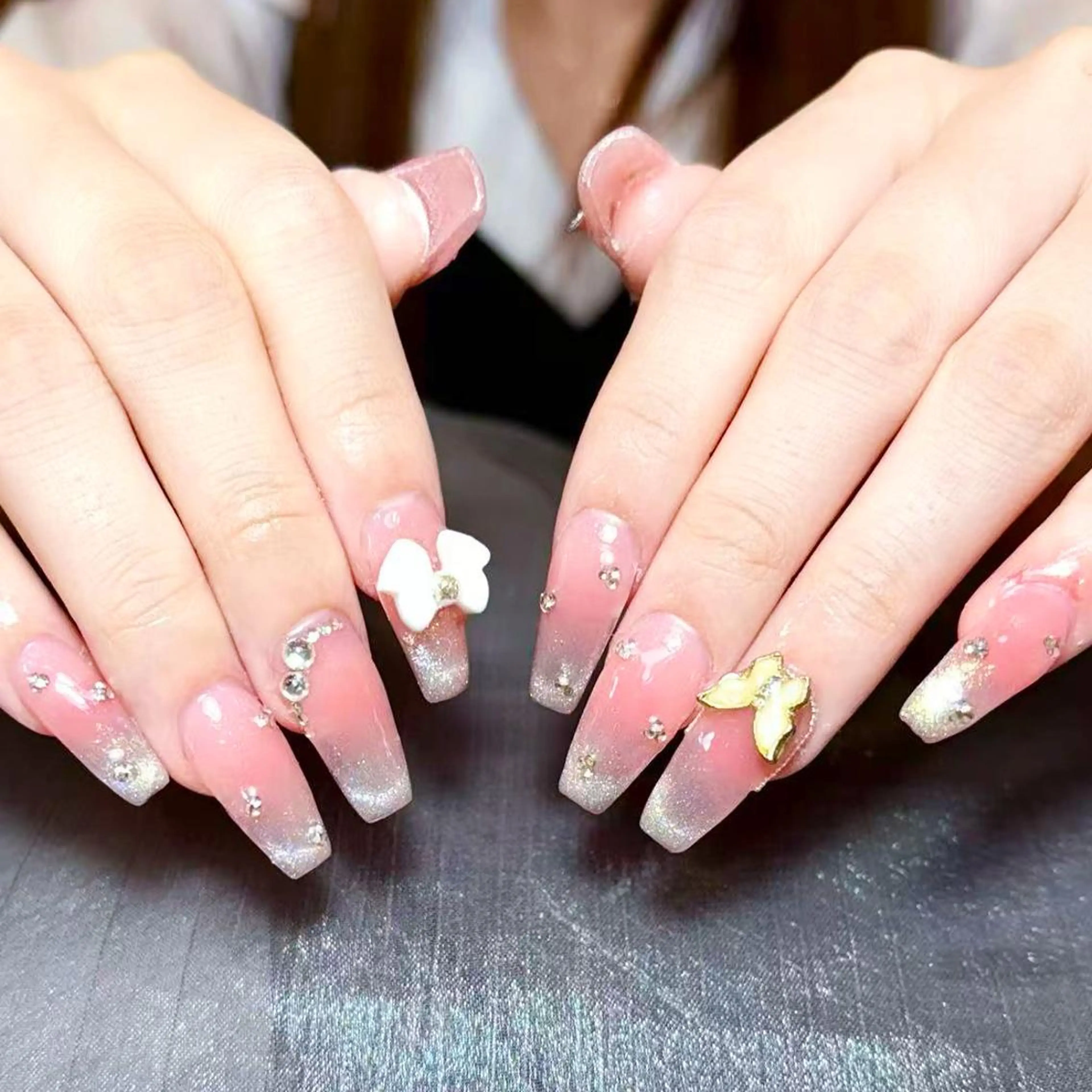 ネイル アートネイル オーロラネイル フラッシュネイル ガーリー キラキラネイル リナ 💅のネイルデザイン