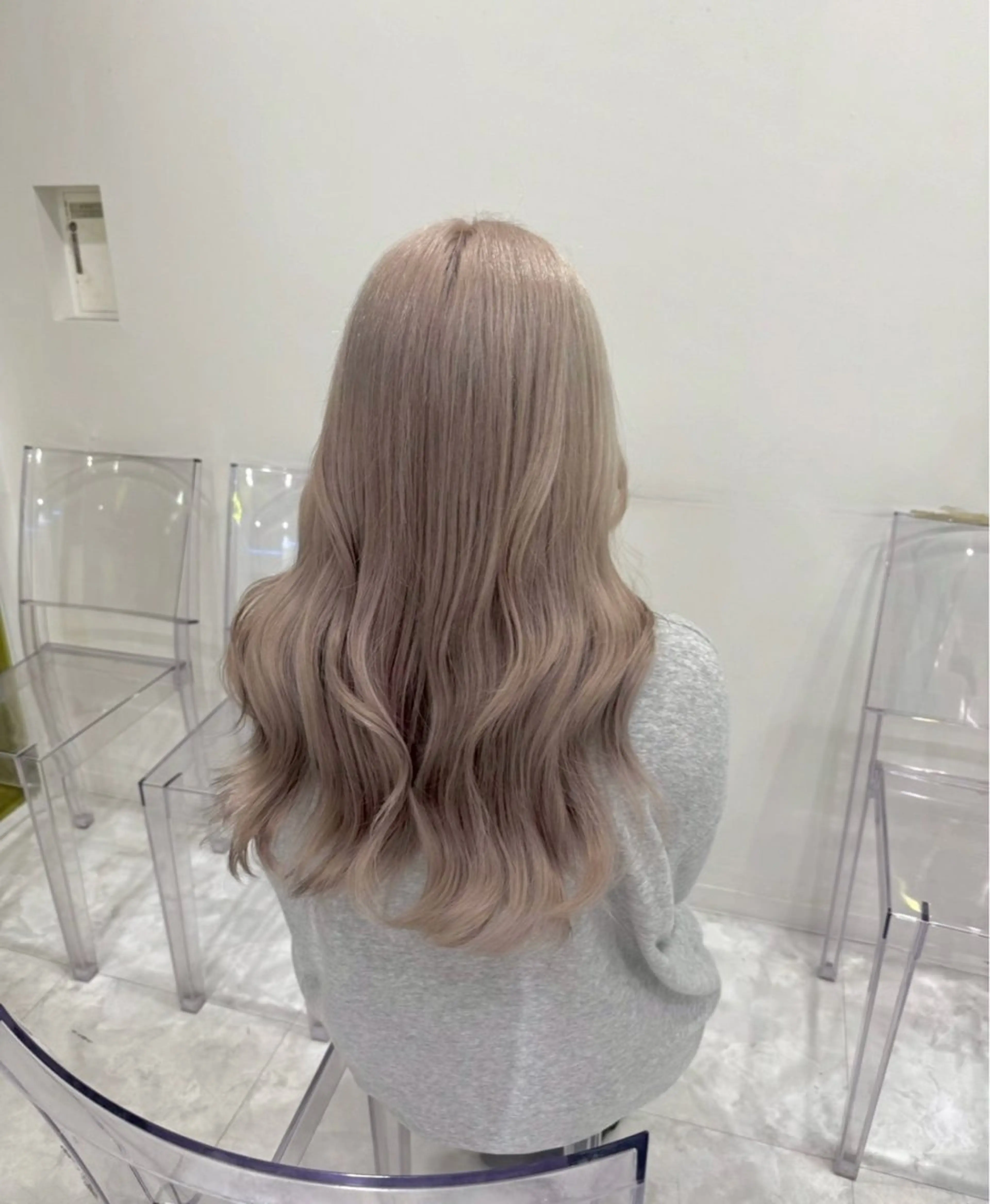 ミディアム カラー ヘアアレンジ ベージュカラー ブリーチ ミルクティーベージュ ヘアカラー ヘアセット 🫧モテる💗ダメー ジレスハイトーン🫧のヘアスタイル