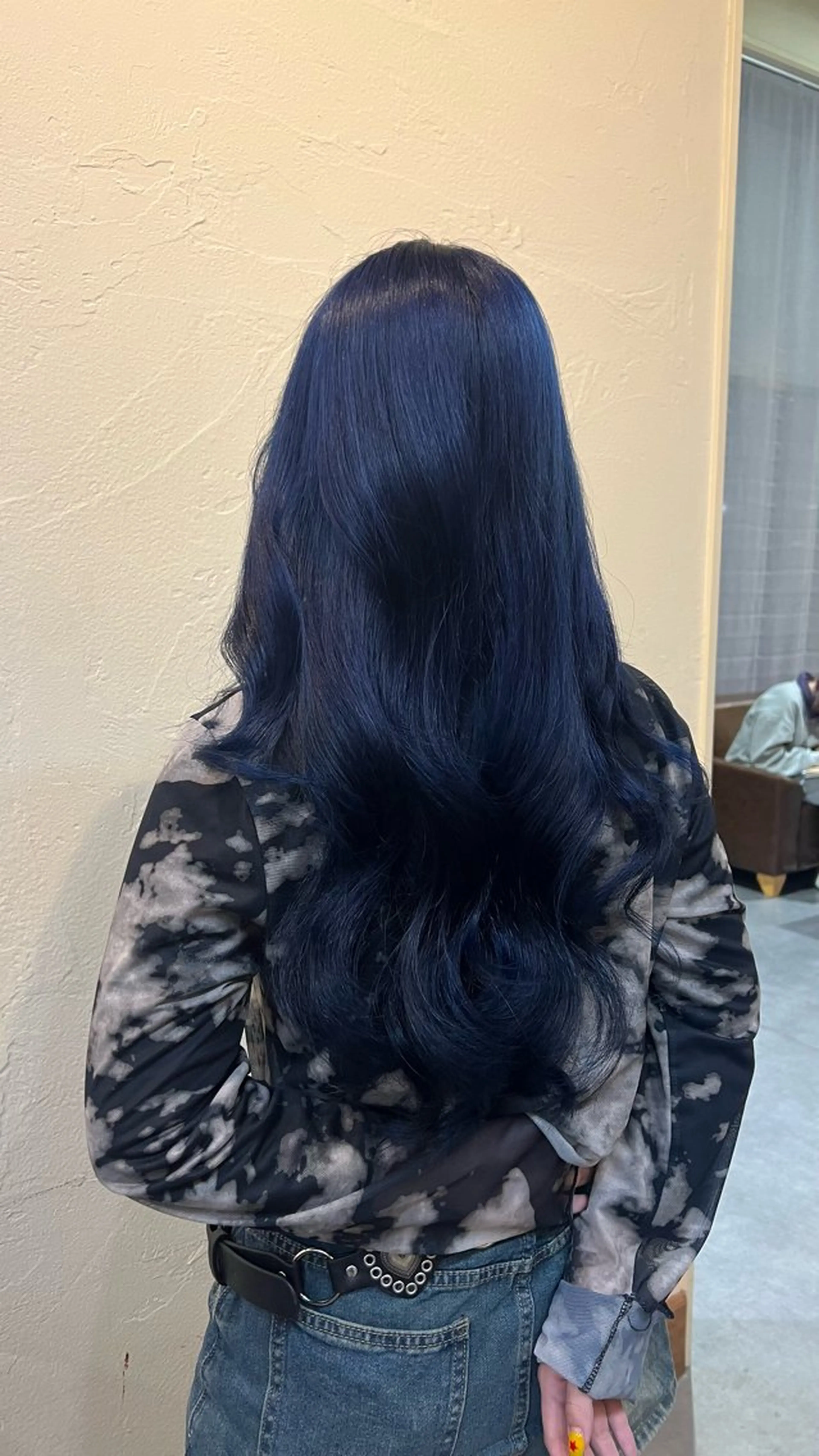 ロング カラー ブルーカラー 石黒 理々花のヘアスタイル