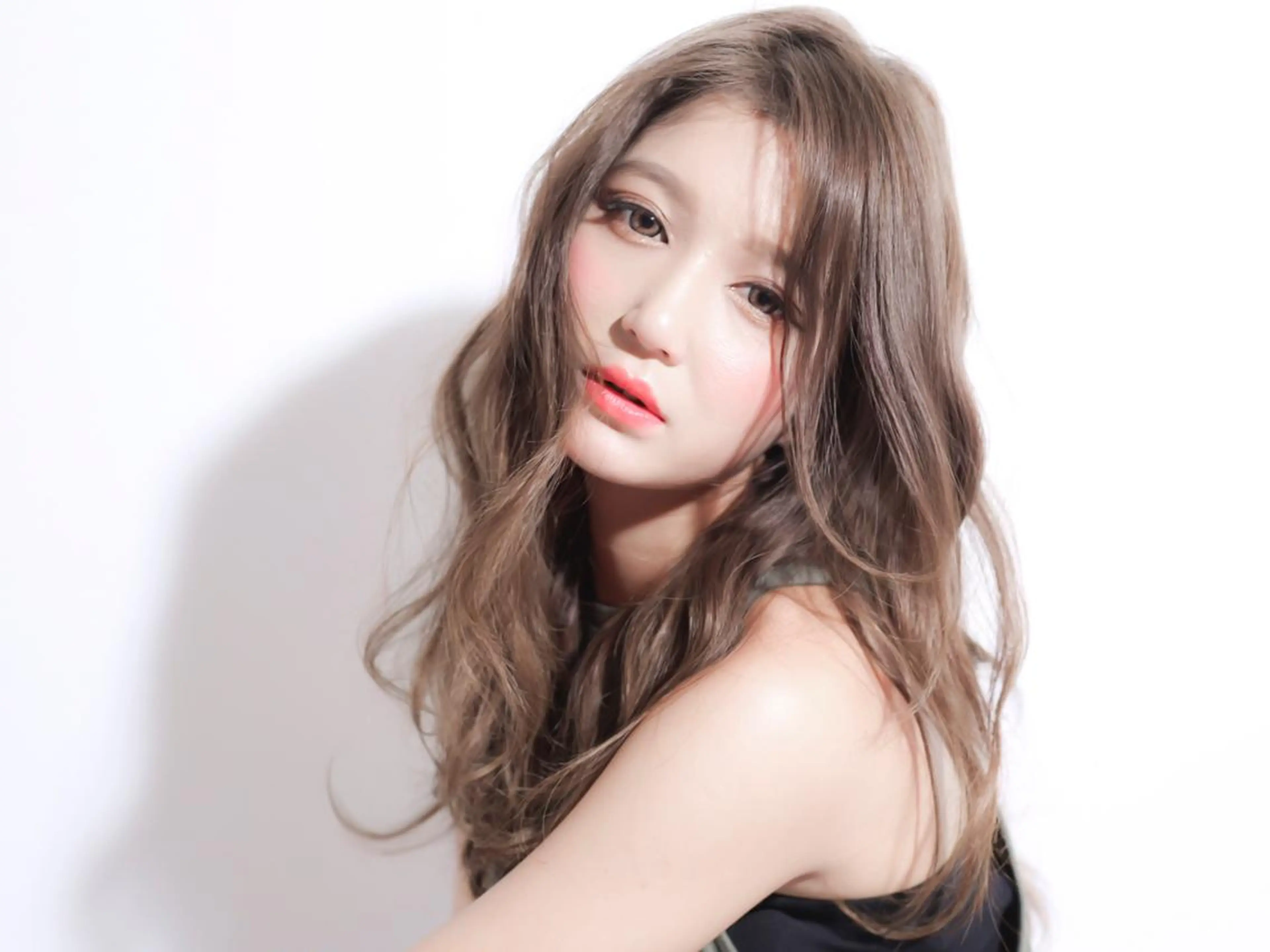 セミロング カラー カット ヘアカラー トリートメント エクステ イズ ミのヘアスタイル