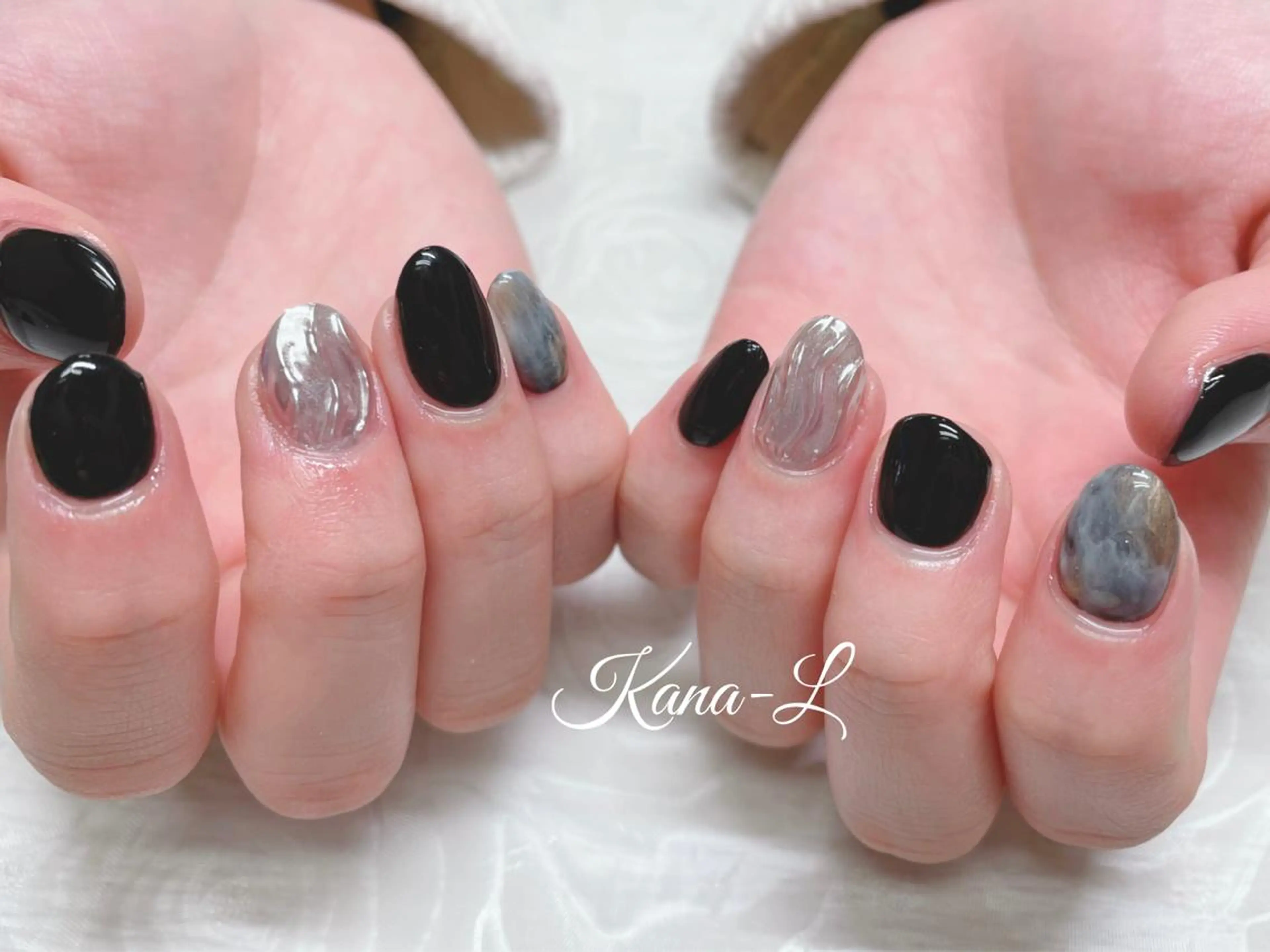 カラー ネイル 黒髪 ミラーネイル ニュアンスネイル 芦辺 香奈のネイルデザイン