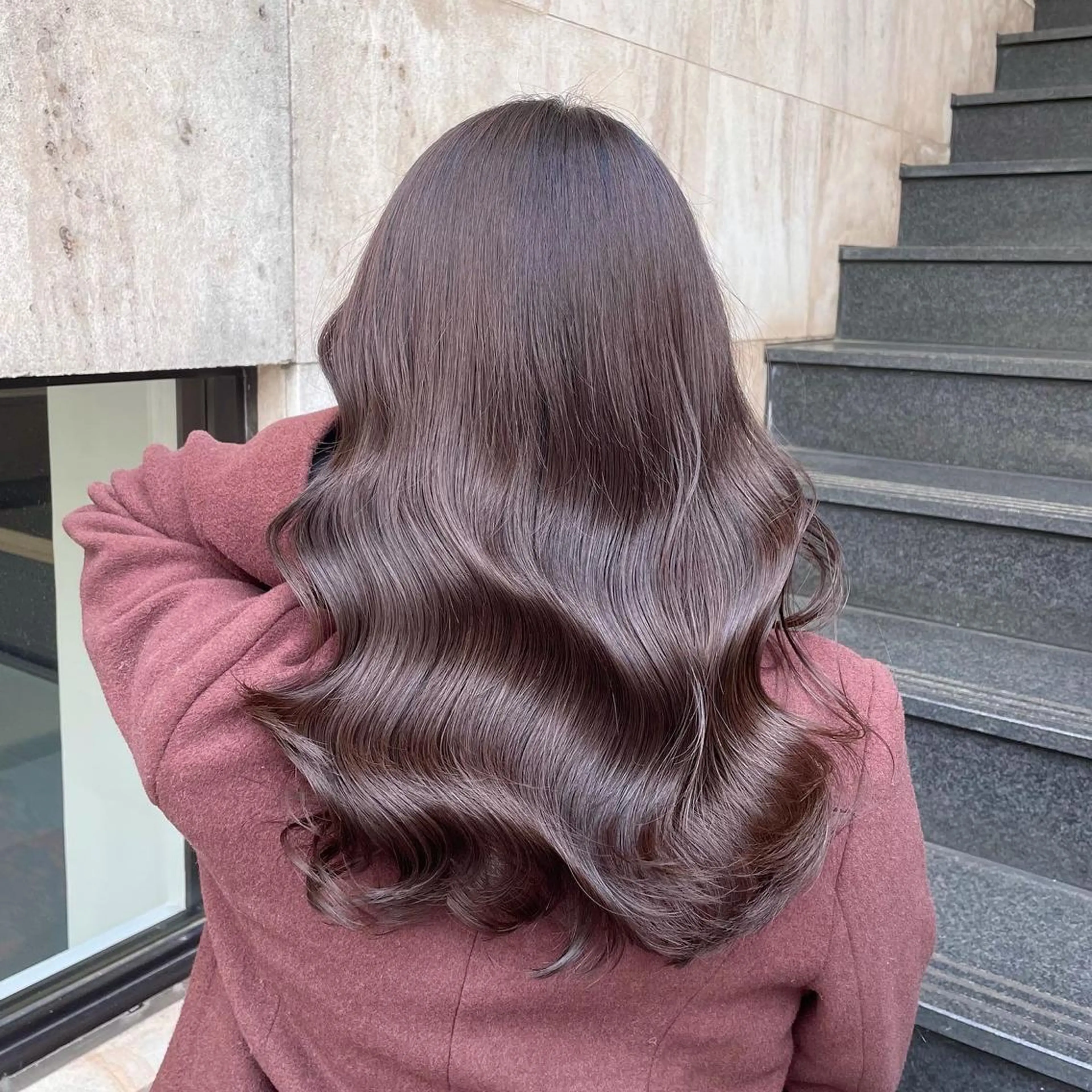 セミロング カラー ミヤザキ タクトのヘアスタイル