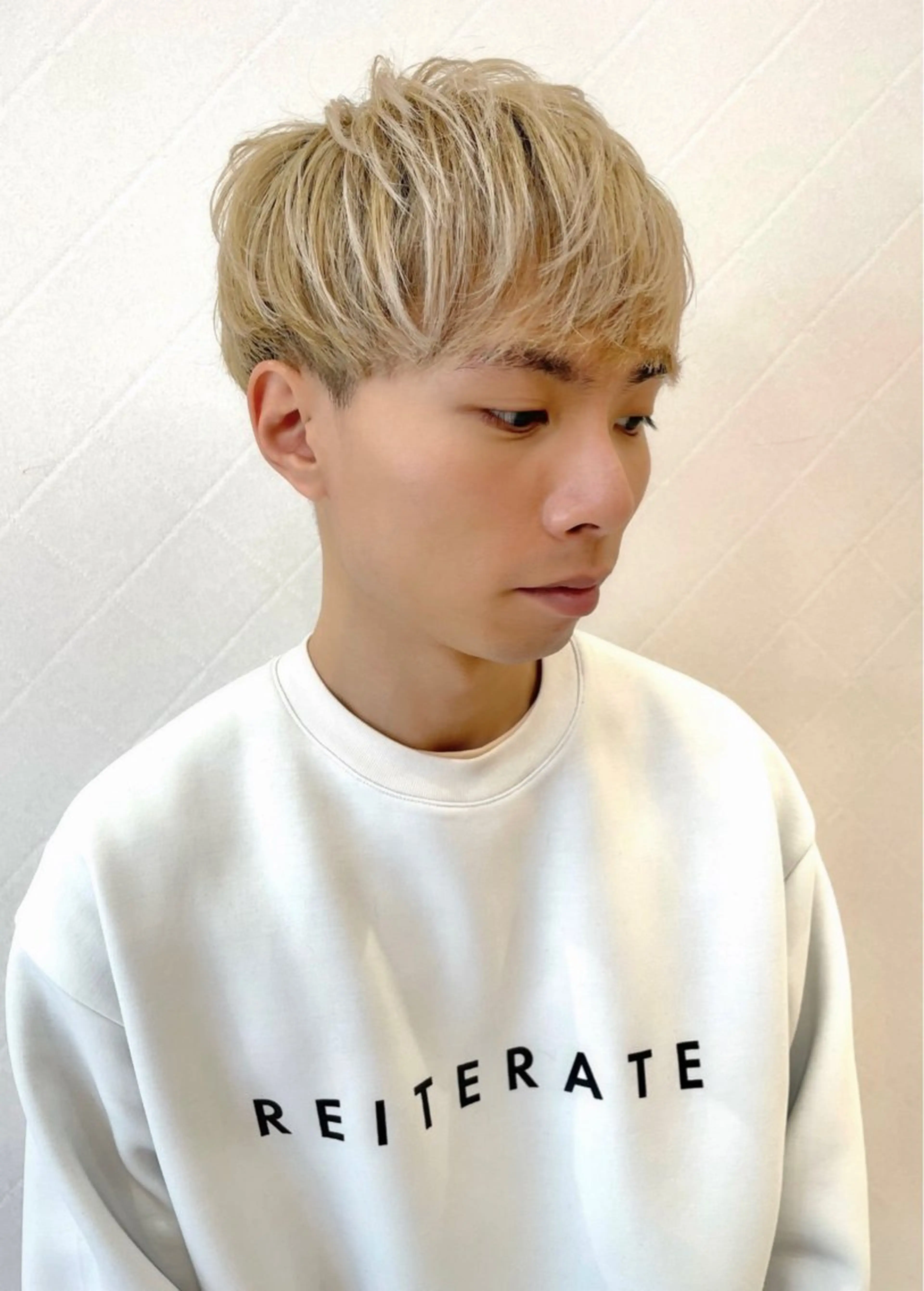 ショート カラー メンズ マッシュ メンズショート ツーブロック ベージュカラー ダブルカラー 縮毛矯正／ 似合わせ／古津遼平のヘアスタイル