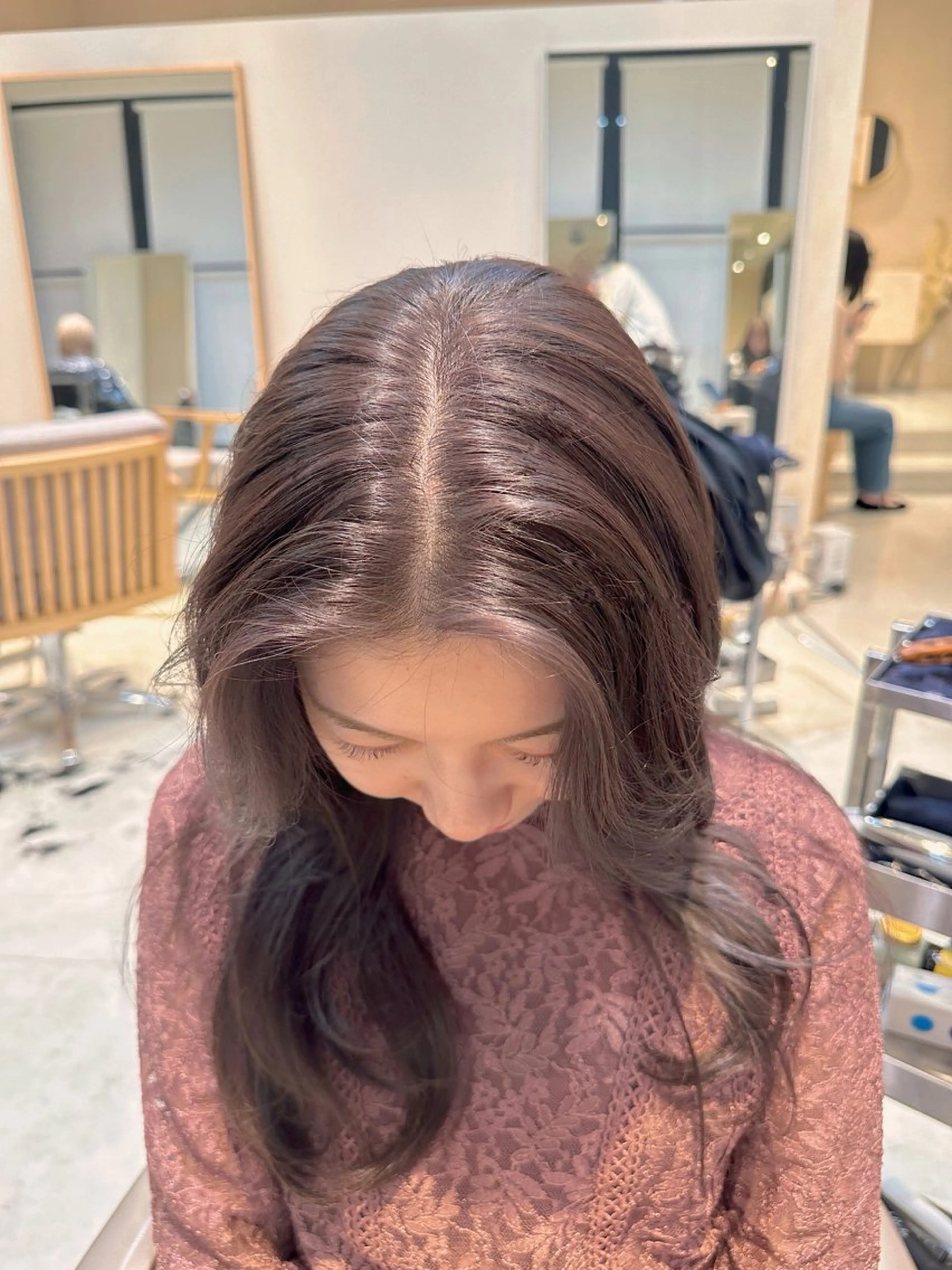 ロング カラー グレージュ ラベンダーカラー ラベンダーグレージュ ラベンダーグレー カット ヘアカラー トリートメント 高橋大樹/グレージュ 透明感/髪質改善のヘアスタイル