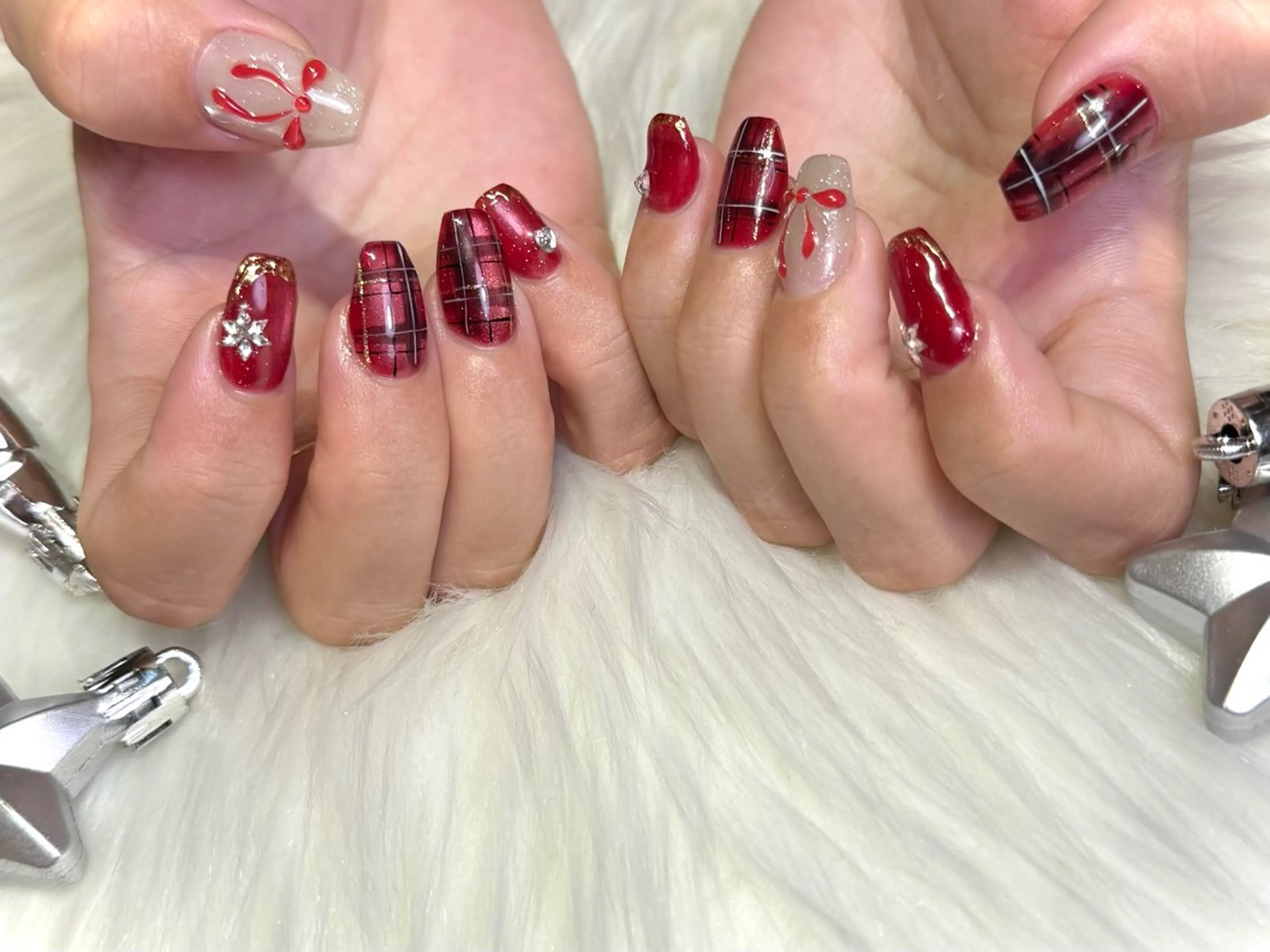 ネイル 赤色 ハンドネイル Mnailsalon フィルイン対応サロンのネイルデザイン