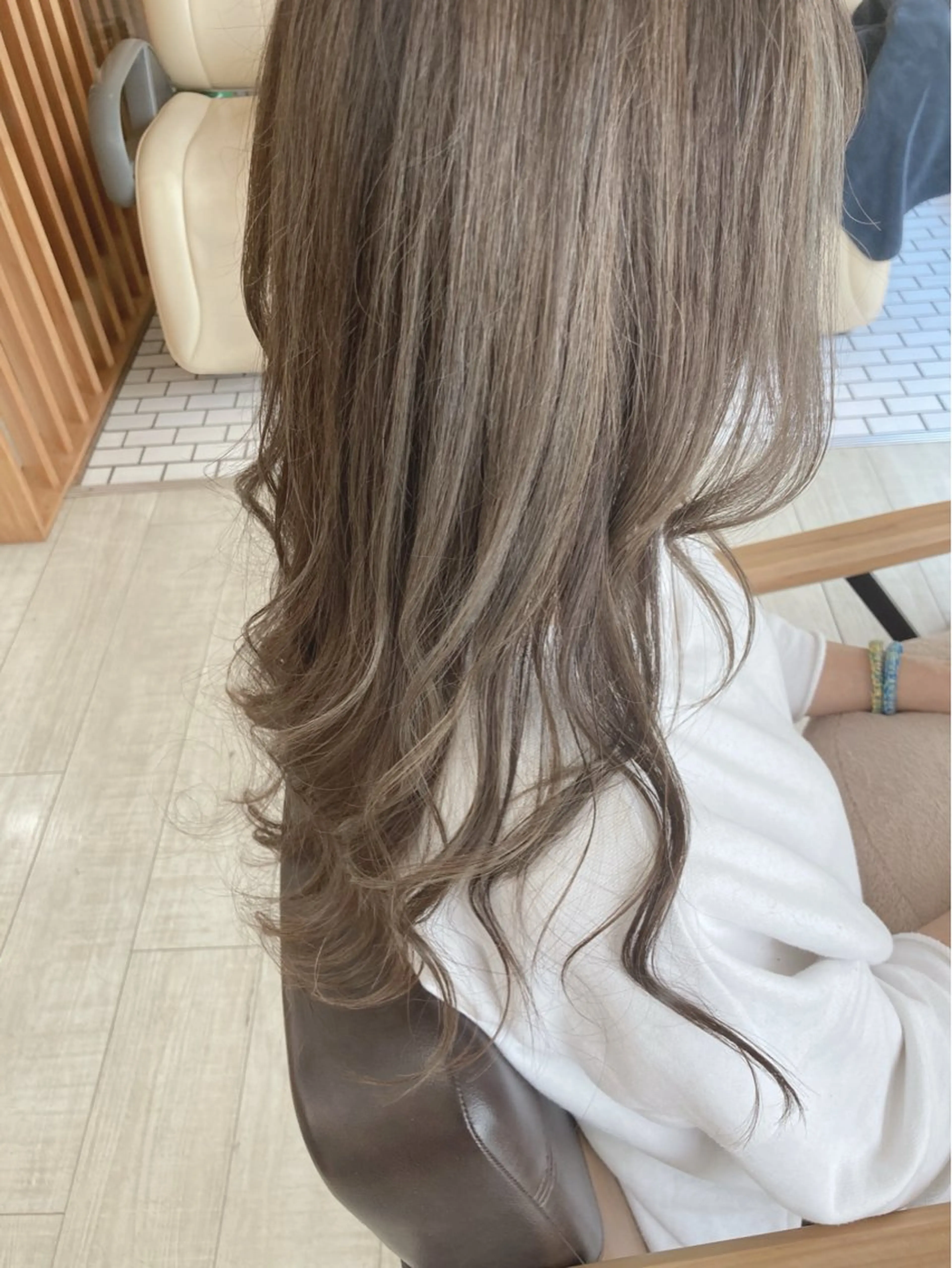 ロング カラー ロングレイヤー グレージュ ハイライトカラー ハイライト レイヤーカット Mina Akiyamaのヘアスタイル