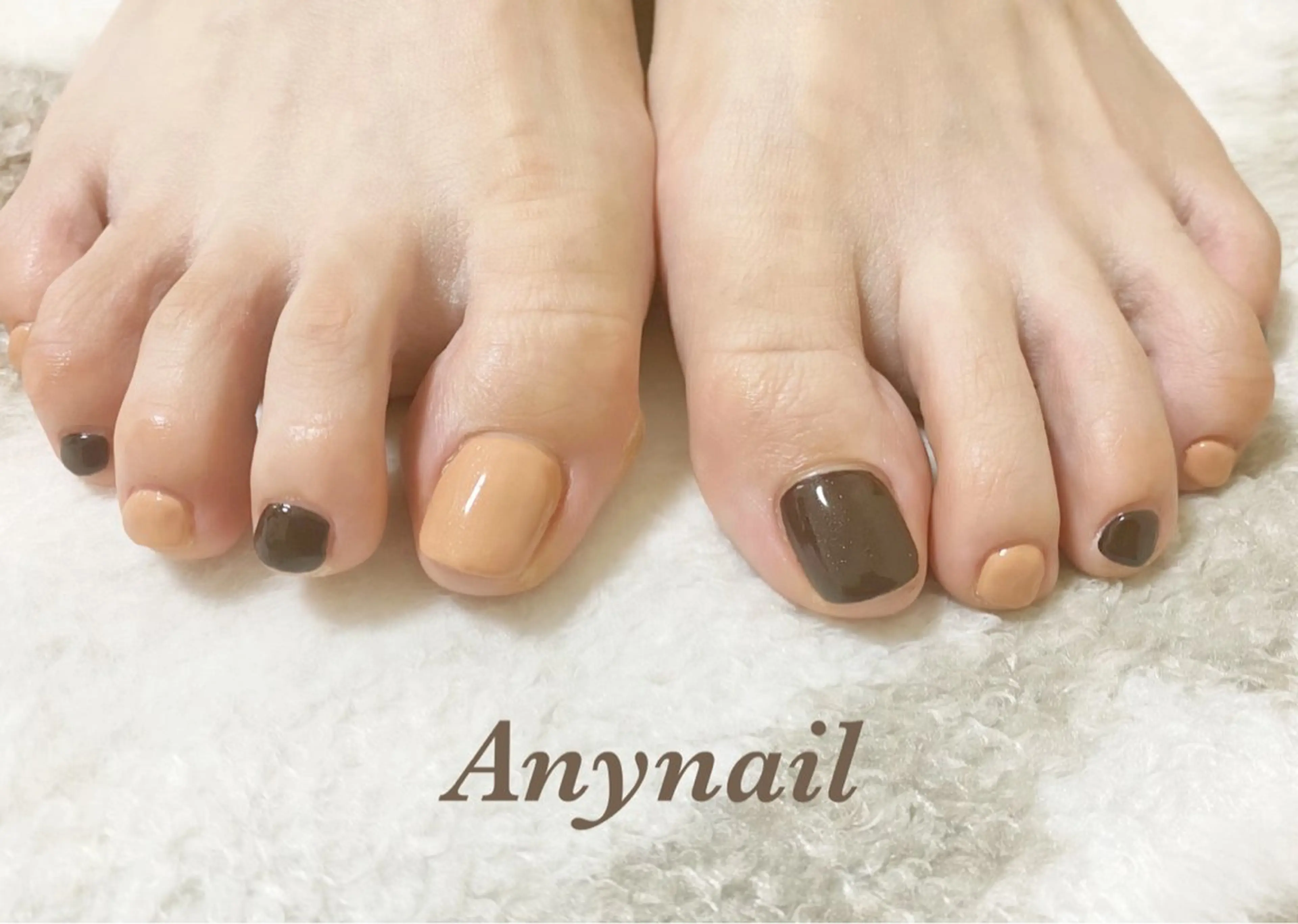 ネイル ブルー ブラウン フットネイル ワンカラーネイル フットネイル 岩澤 恵子のネイルデザイン