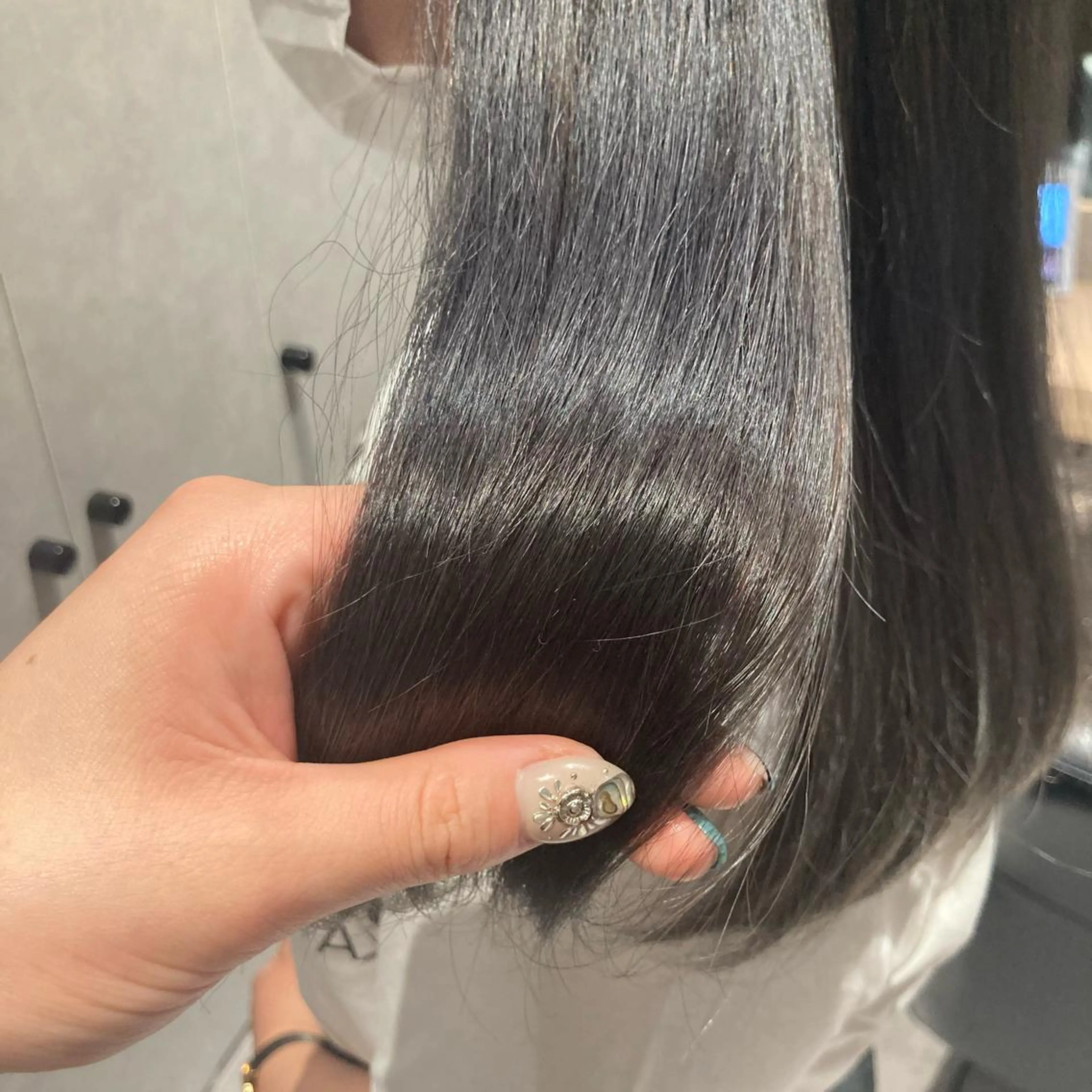 セミロング カラー ブリーチ 透明感カラー グレージュ ヘアカラー たかはし まいのヘアスタイル