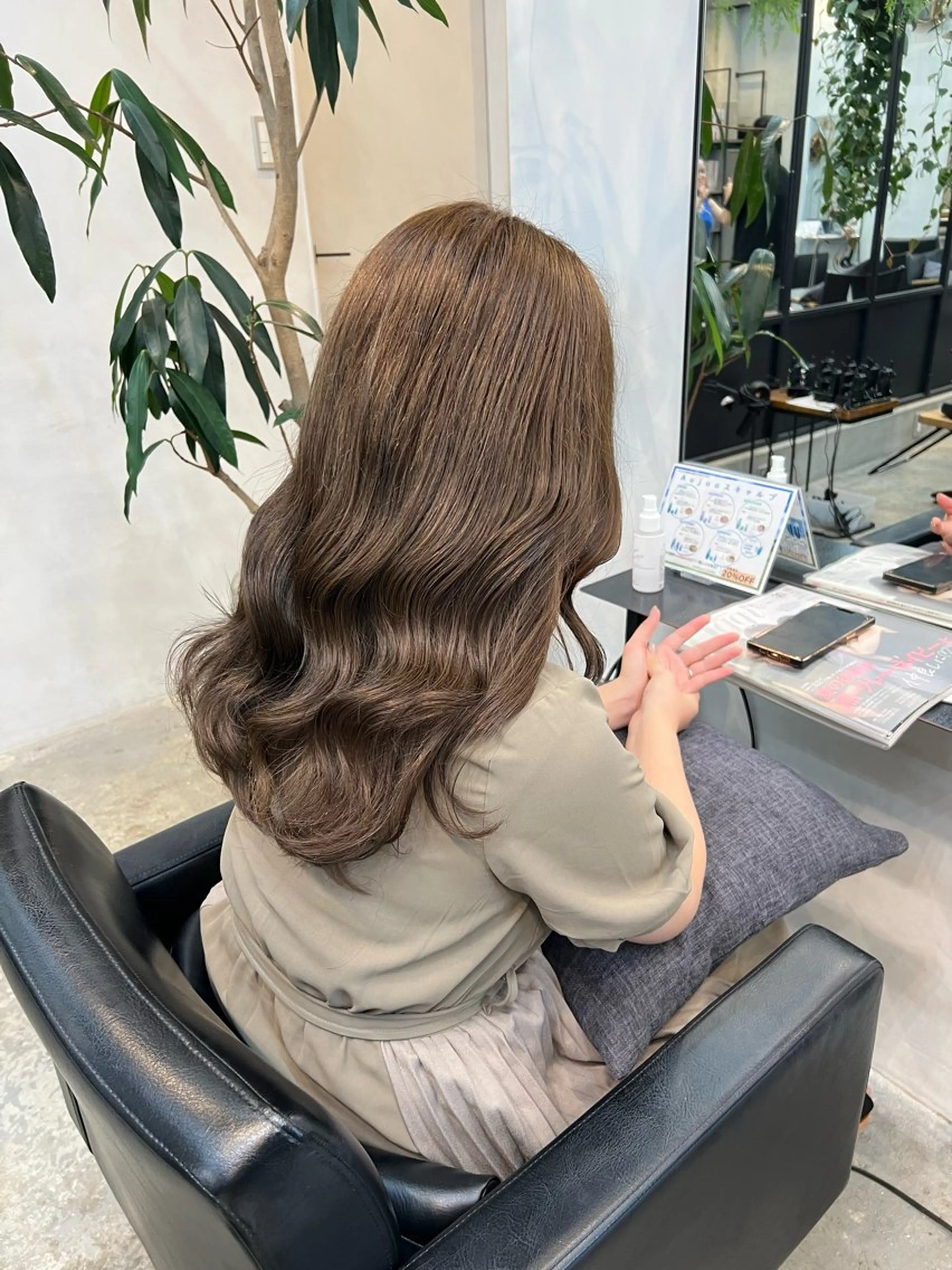 ロング カラー ベージュカラー カット トリートメント 吉川 陽菜のヘアスタイル