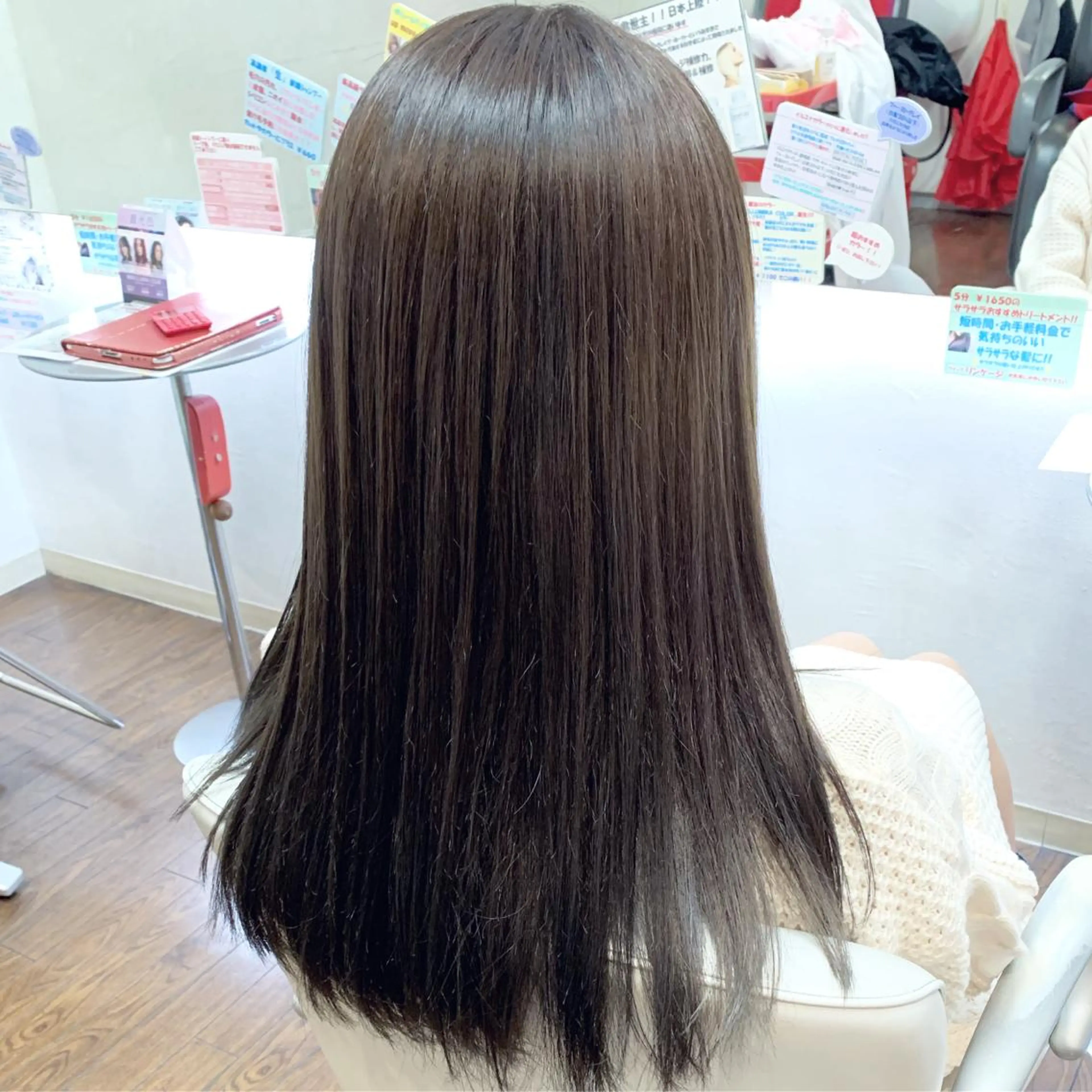 セミロング カラー イルミナカラー スターダスト ヘアカラー GLAD 萩原のヘアスタイル