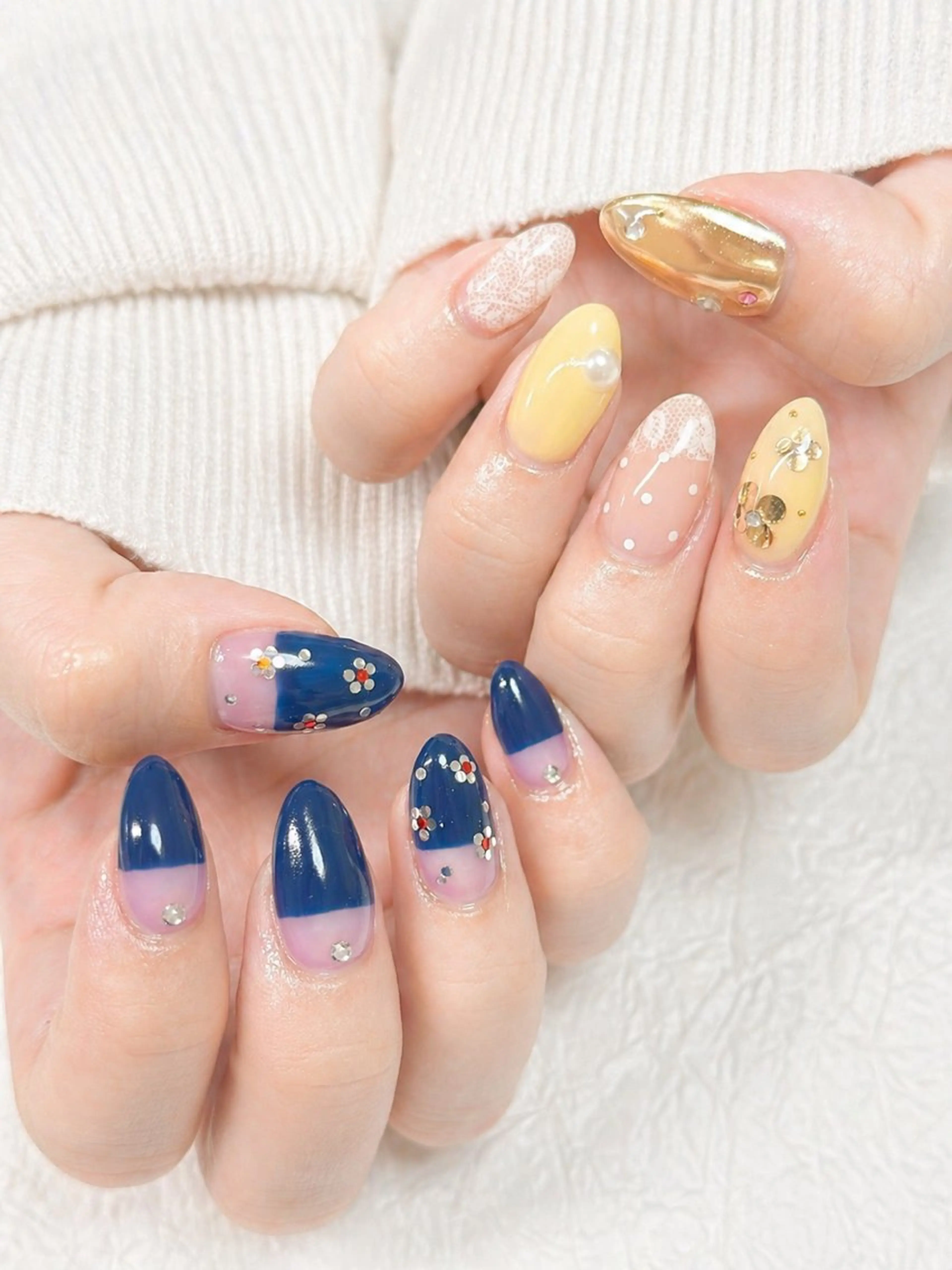 ネイル ドット フラワーネイル フレンチネイル ガーリー キラキラネイル nailist yuiのネイルデザイン