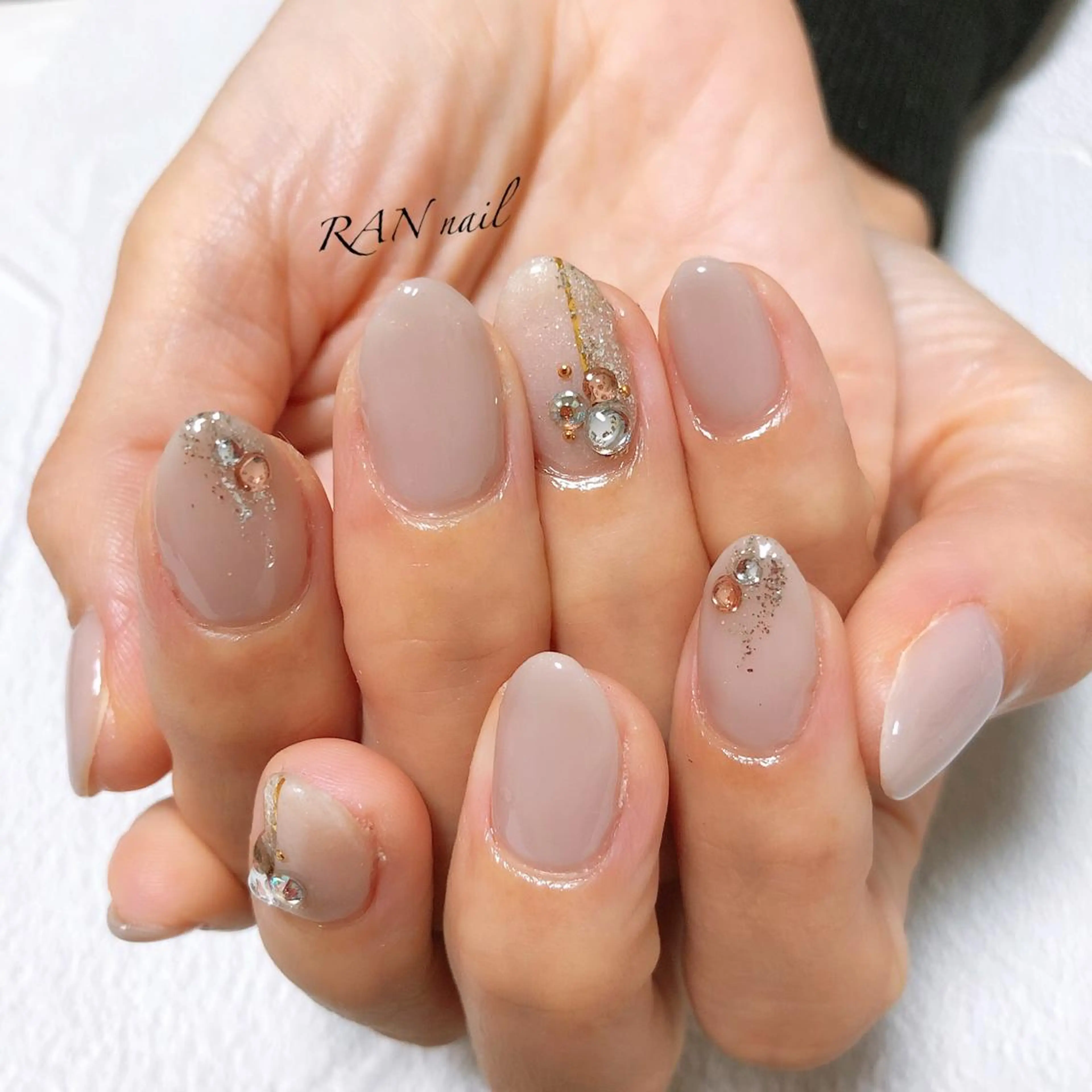 ネイル フットネイル キラキラネイル ラメ(グリッター) オフィスネイル シルバー ハンドネイル フットネイル RAN nailのネイルデザイン