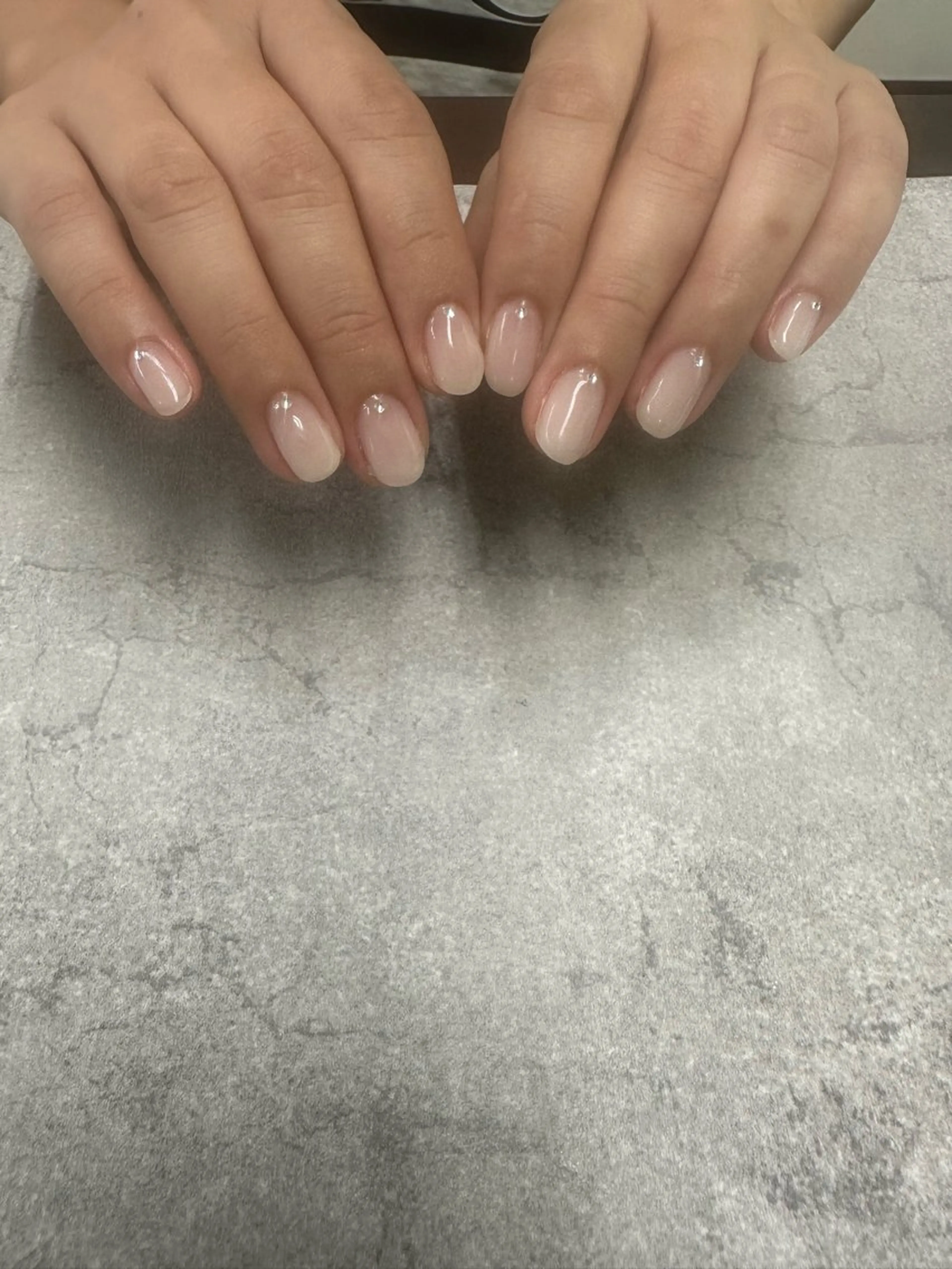 ネイル ワンカラーネイル ストーンネイル ホワイト ハンドネイル .N YUKIのネイルデザイン