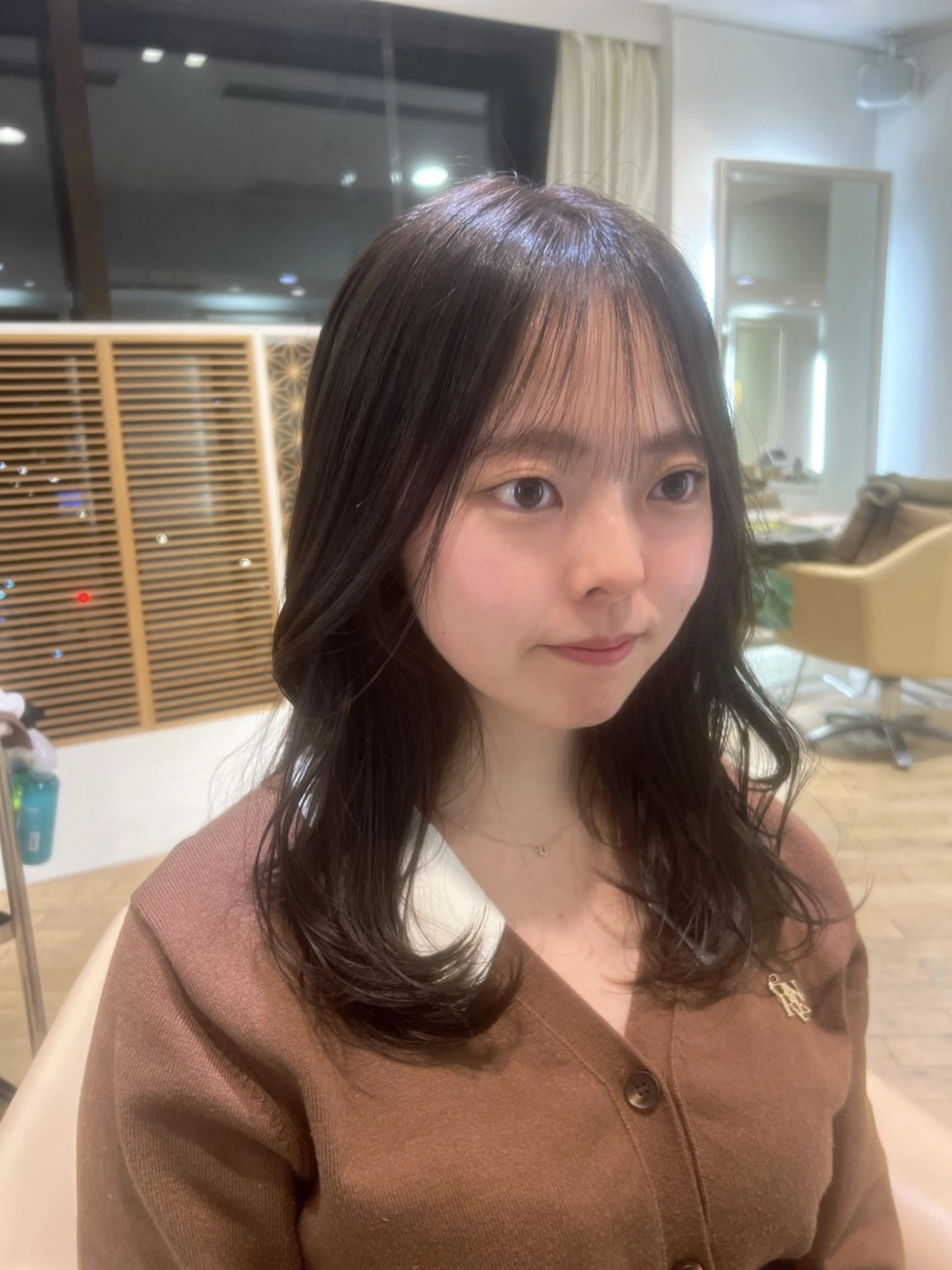 ミディアム カラー カット ヘアカラー 透明感🌿縮毛矯正 🫧真生のヘアスタイル