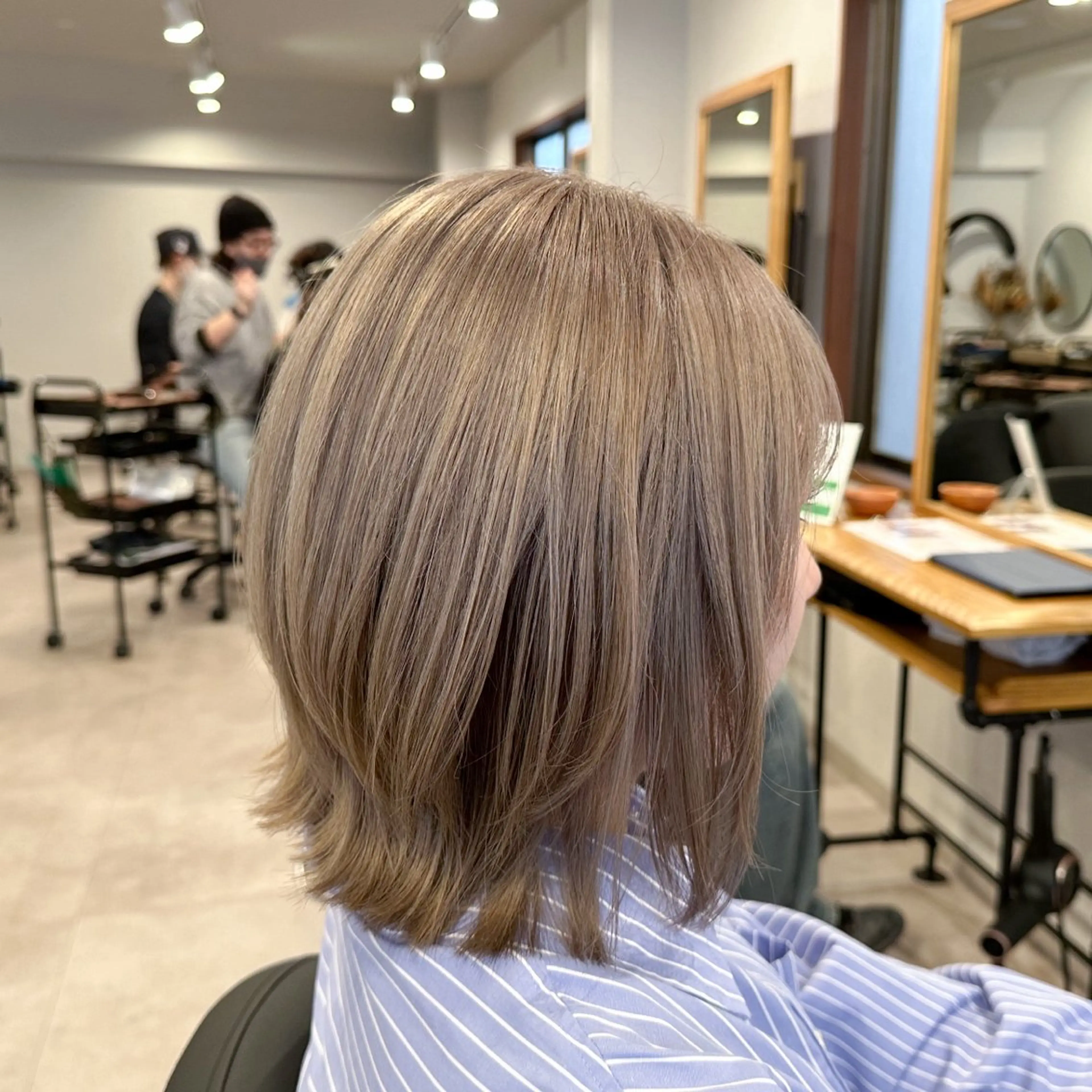 カット+ブリーチカラー(全頭1回ブリーチ+オンカラー)+トリートメントの写真