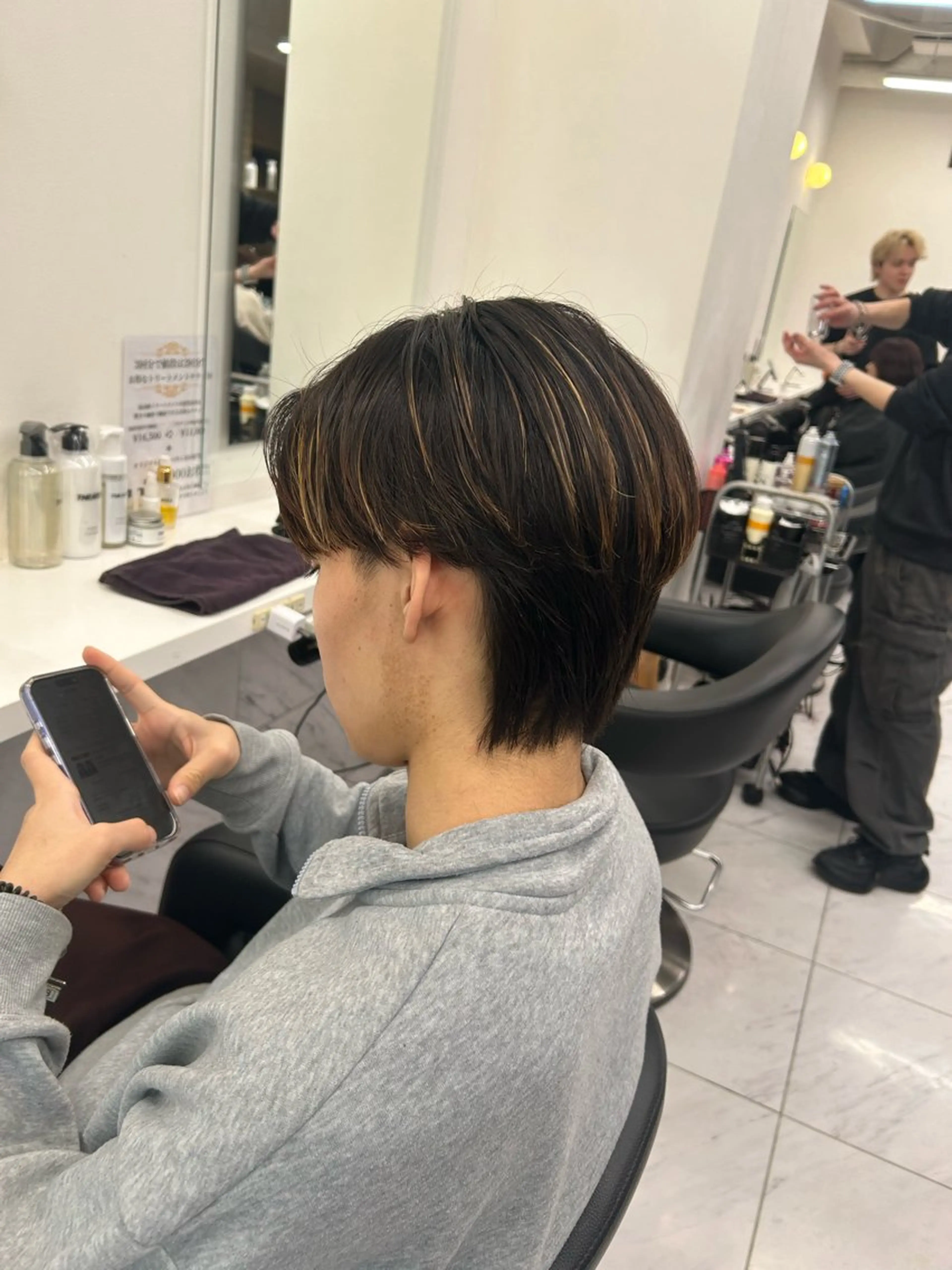 ショート カラー パーマ ヘアアレンジ メンズ メンズパーマ ニュアンスパーマ 💎韓国/ レイヤー カット/ 暖色🫧のヘアスタイル