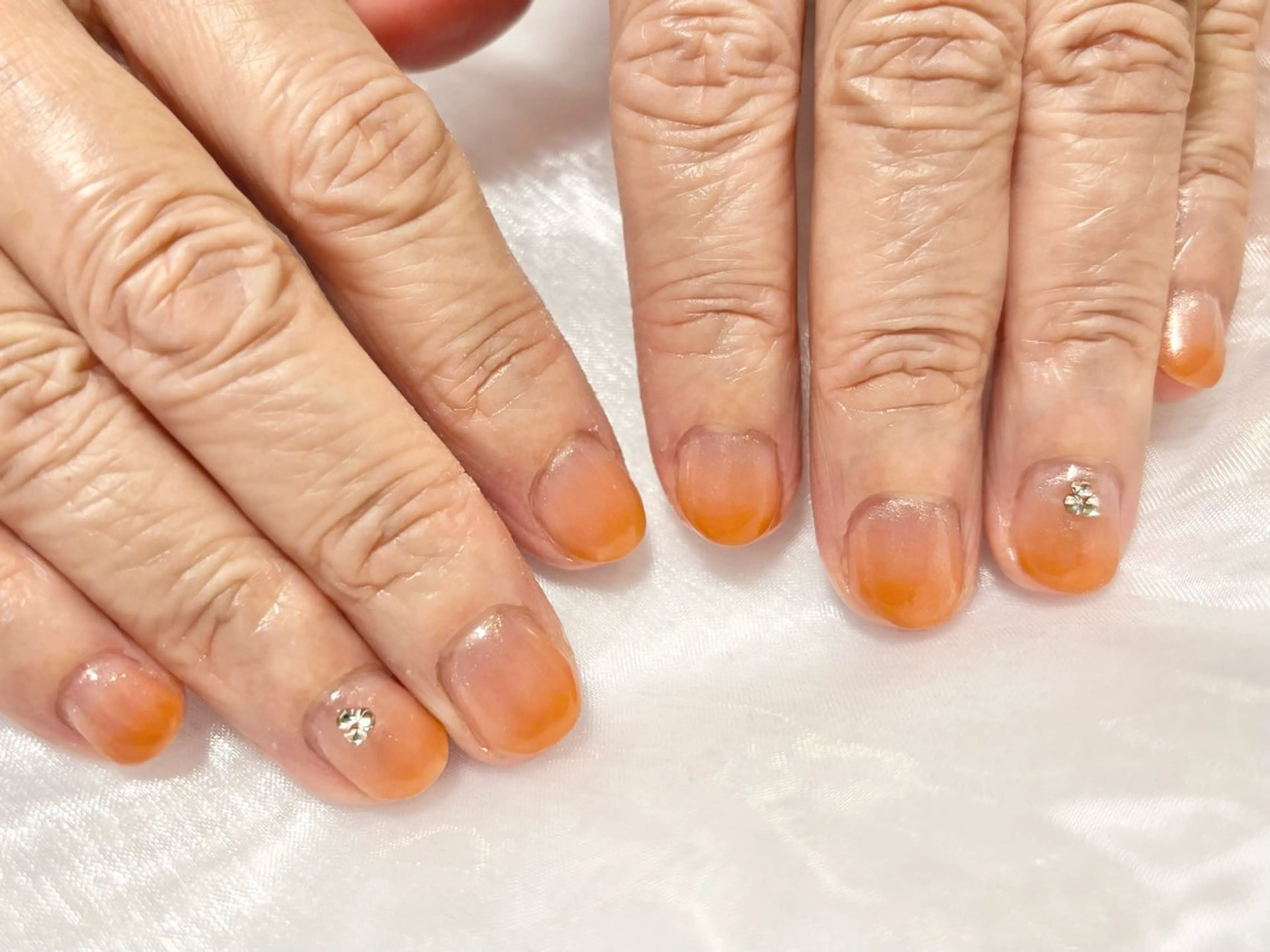 ネイル グラデーション ラメ(グリッター) オレンジ ハンドネイル solna_ yuのネイルデザイン