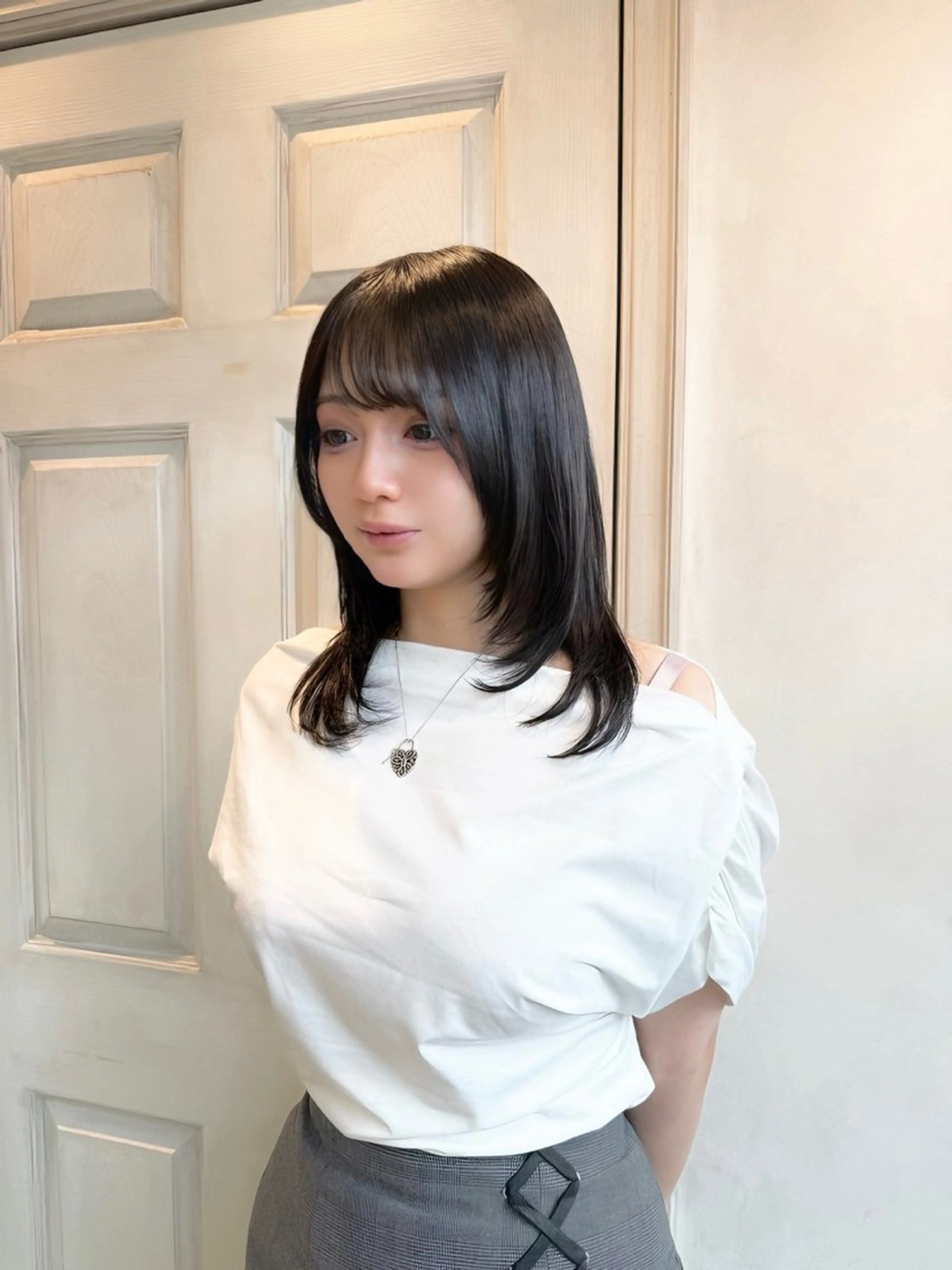 セミロング 顔まわりレイヤー 顔周りカット レイヤーカット ヘアメイク美容師 🦋サカモトレナ🦋のヘアスタイル