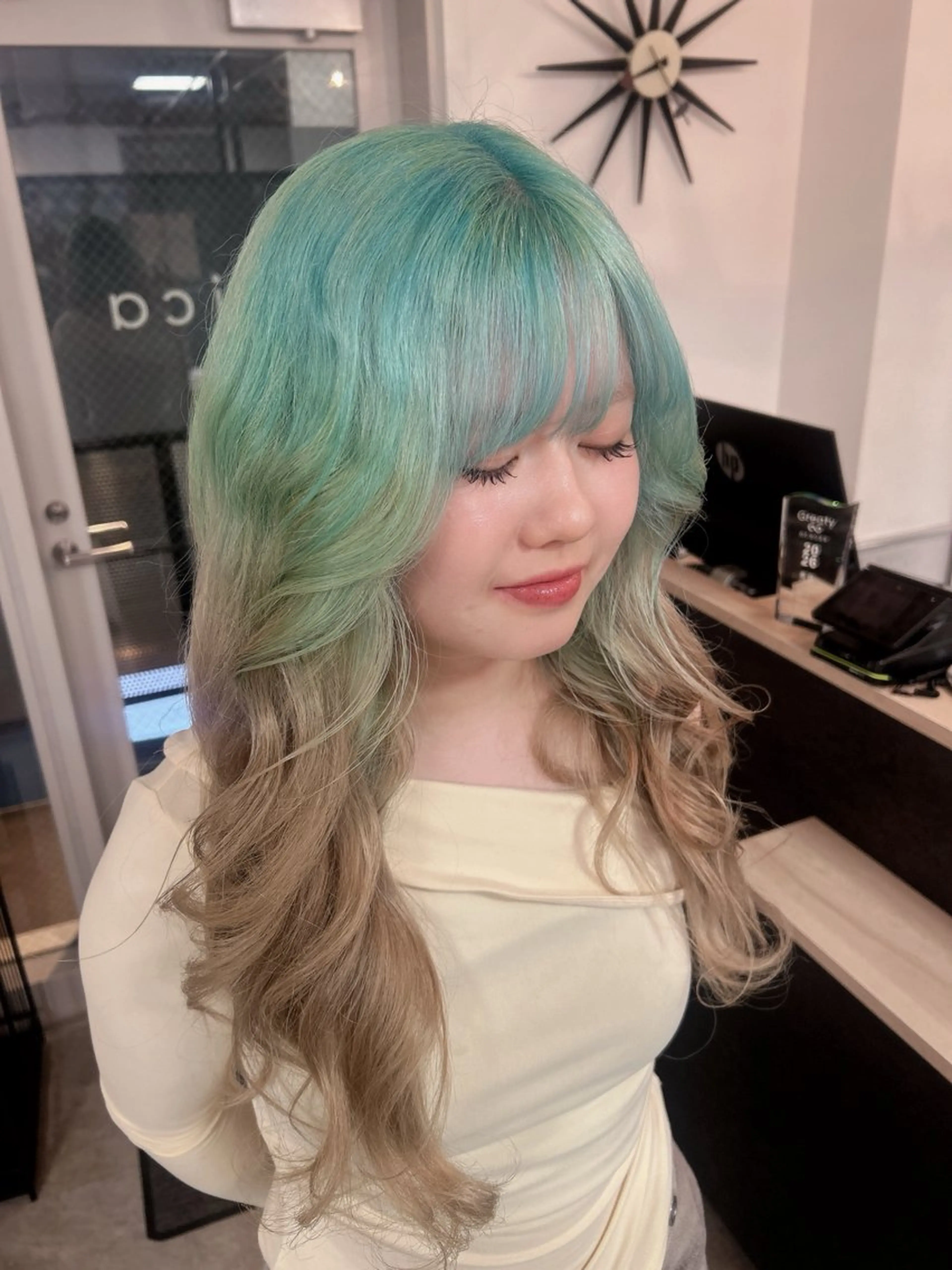 ロング カラー ブリーチ 透明感カラー グラデーションカラー グレージュ ミント 縮毛•ハイトーン ・着付け Runaのヘアスタイル