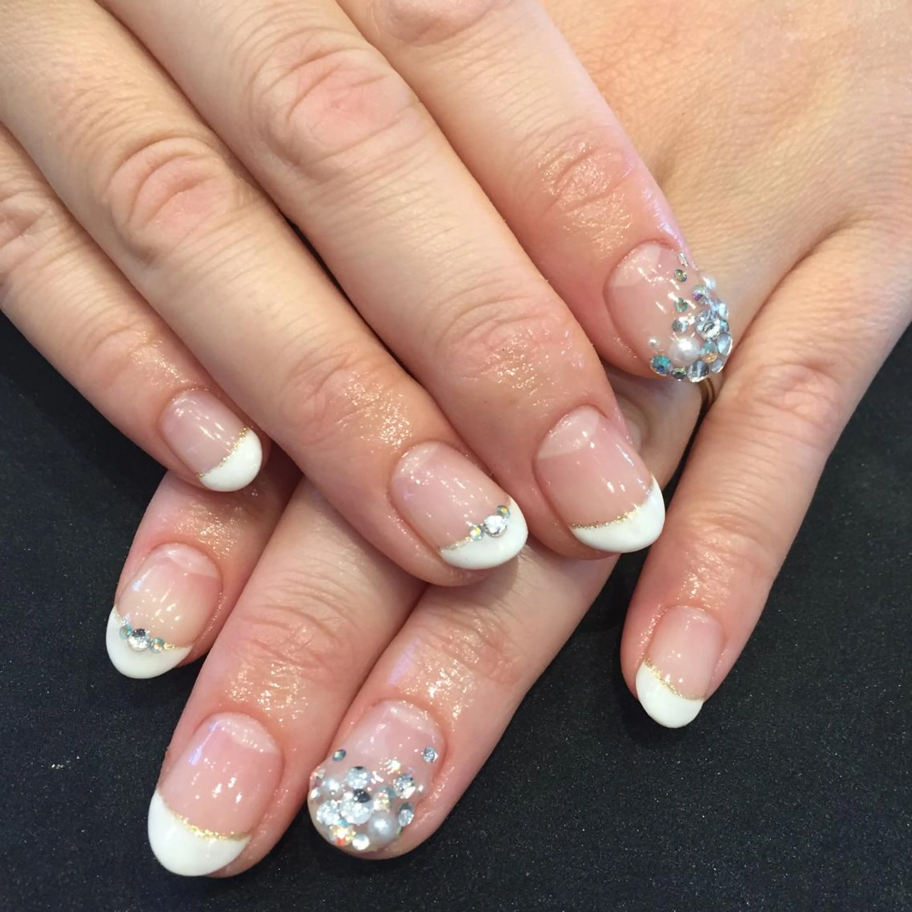 ネイル フレンチネイル ストーンネイル ハンドネイル 桑原 香菜代のネイルデザイン