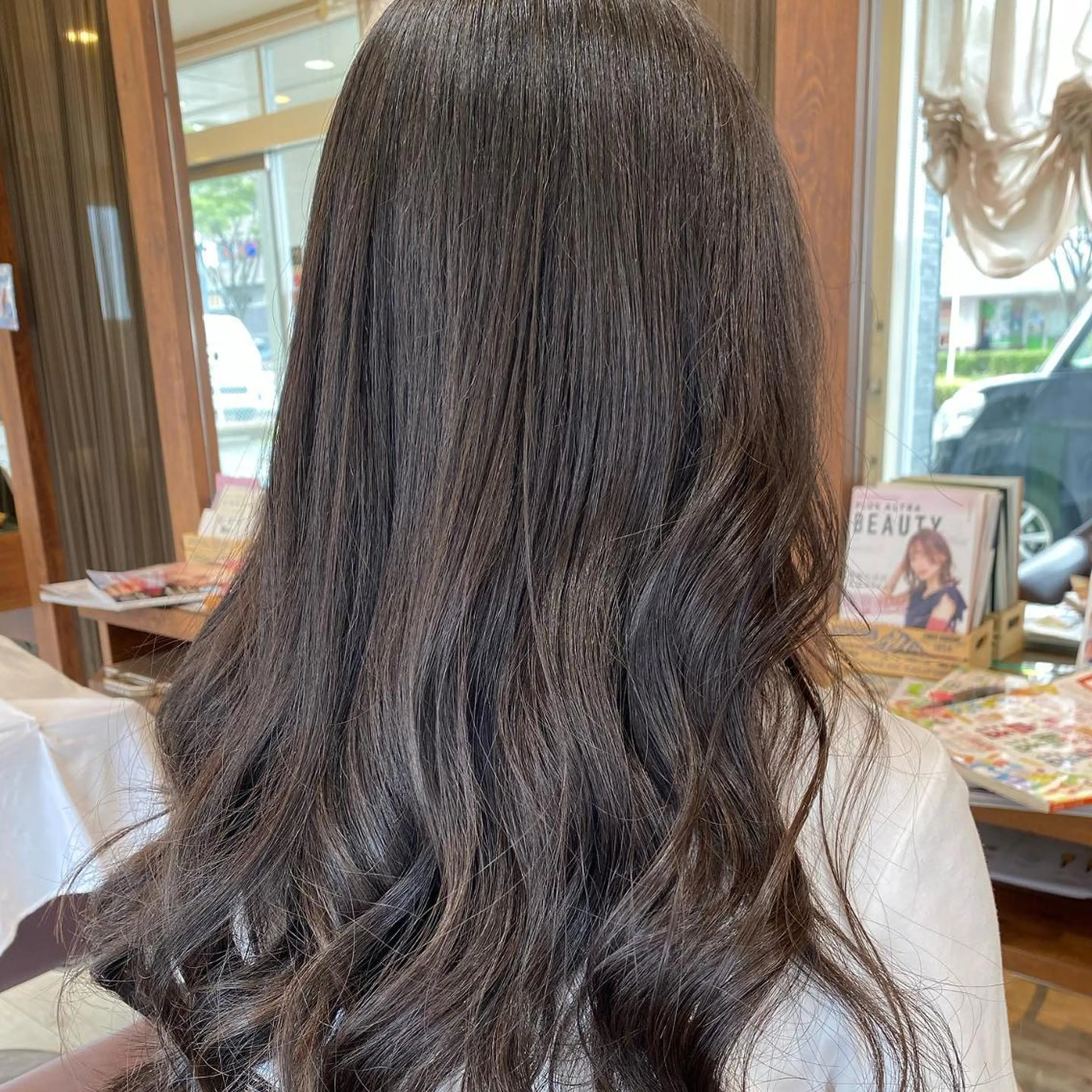 セミロング 加藤 実穂のヘアスタイル