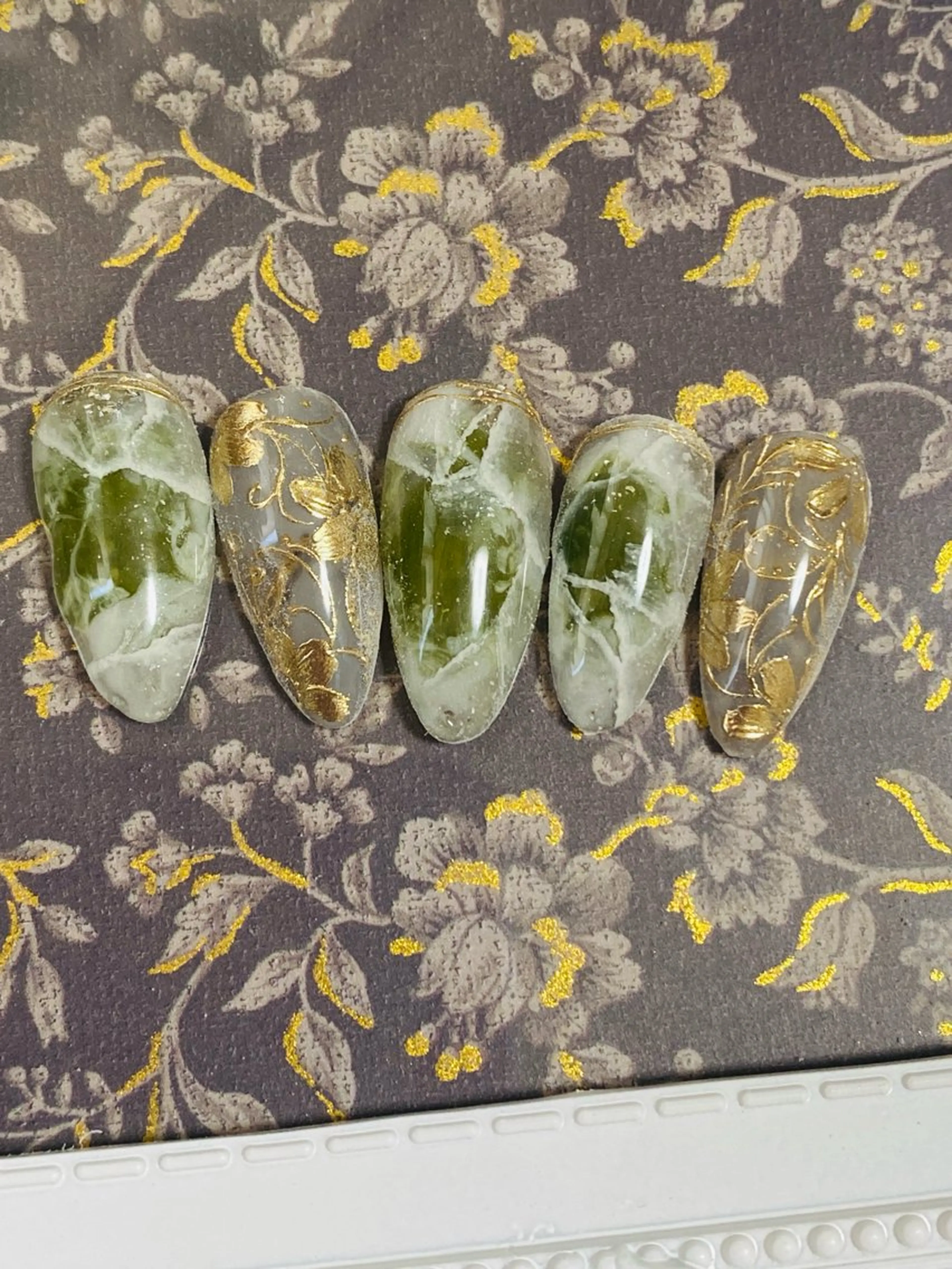 ネイル フラワーネイル ミラーネイル 自宅ネイルサロン ♦️nuance♦️のネイルデザイン