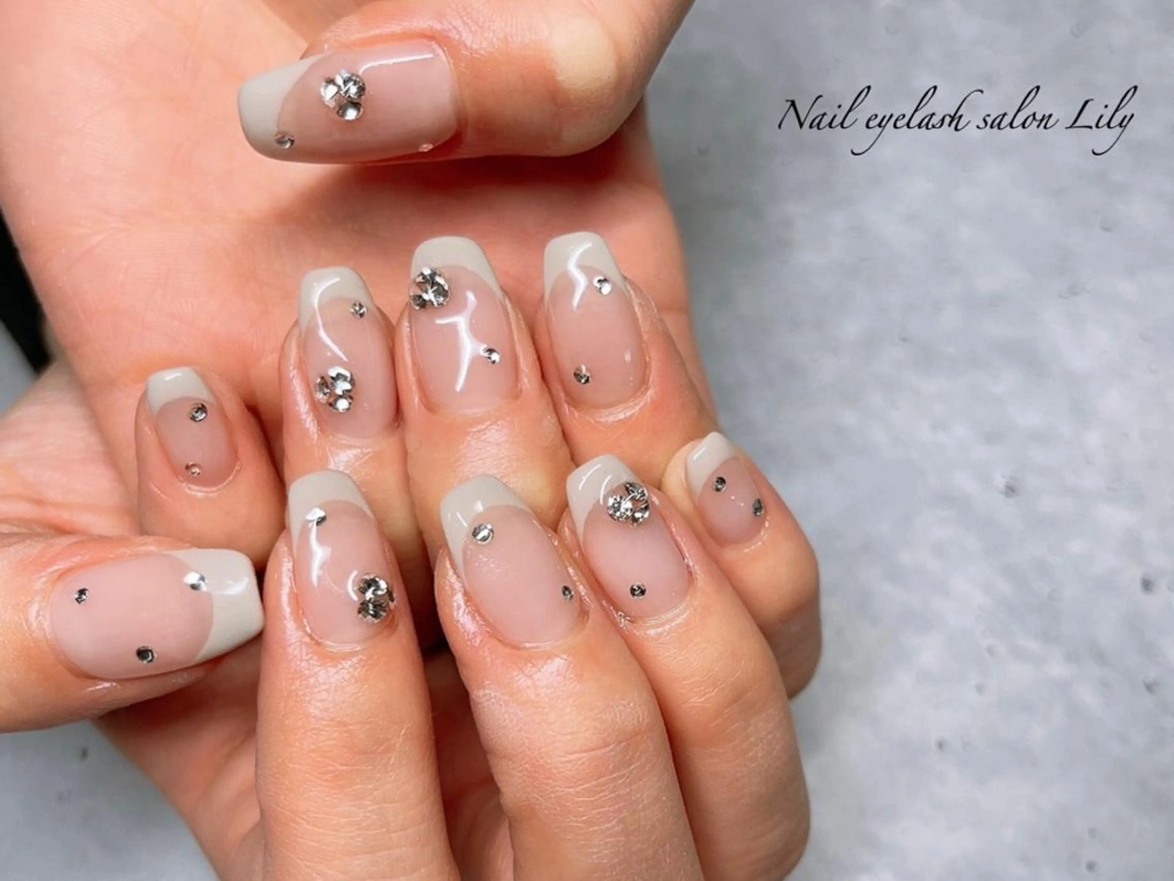 ネイル フレンチネイル ジェルネイル ストーンネイル nail Lilyのネイルデザイン