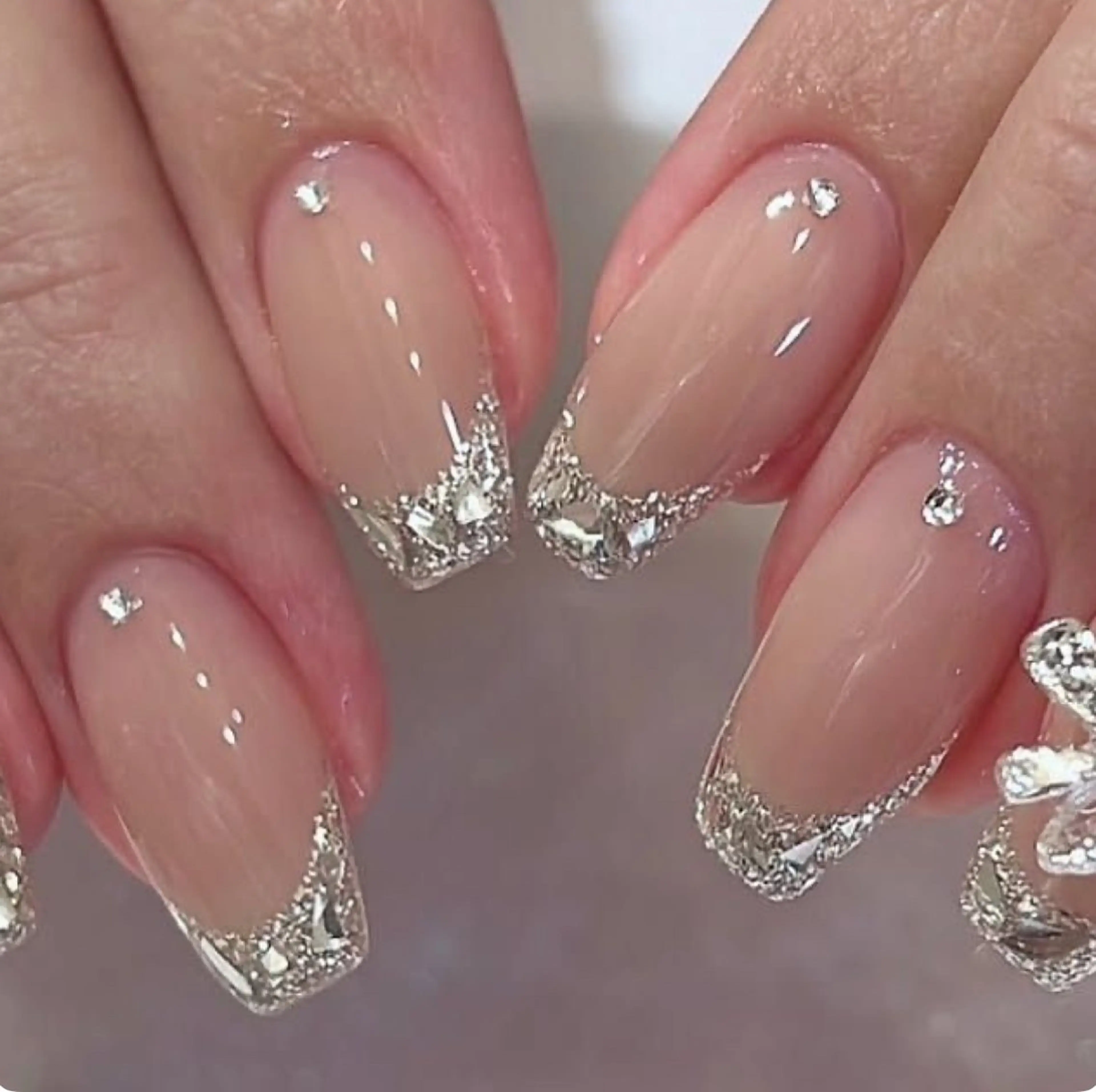 ネイル フレンチネイル ガラスフレンチ ハンドネイル Tini ANA.CHUOのネイルデザイン