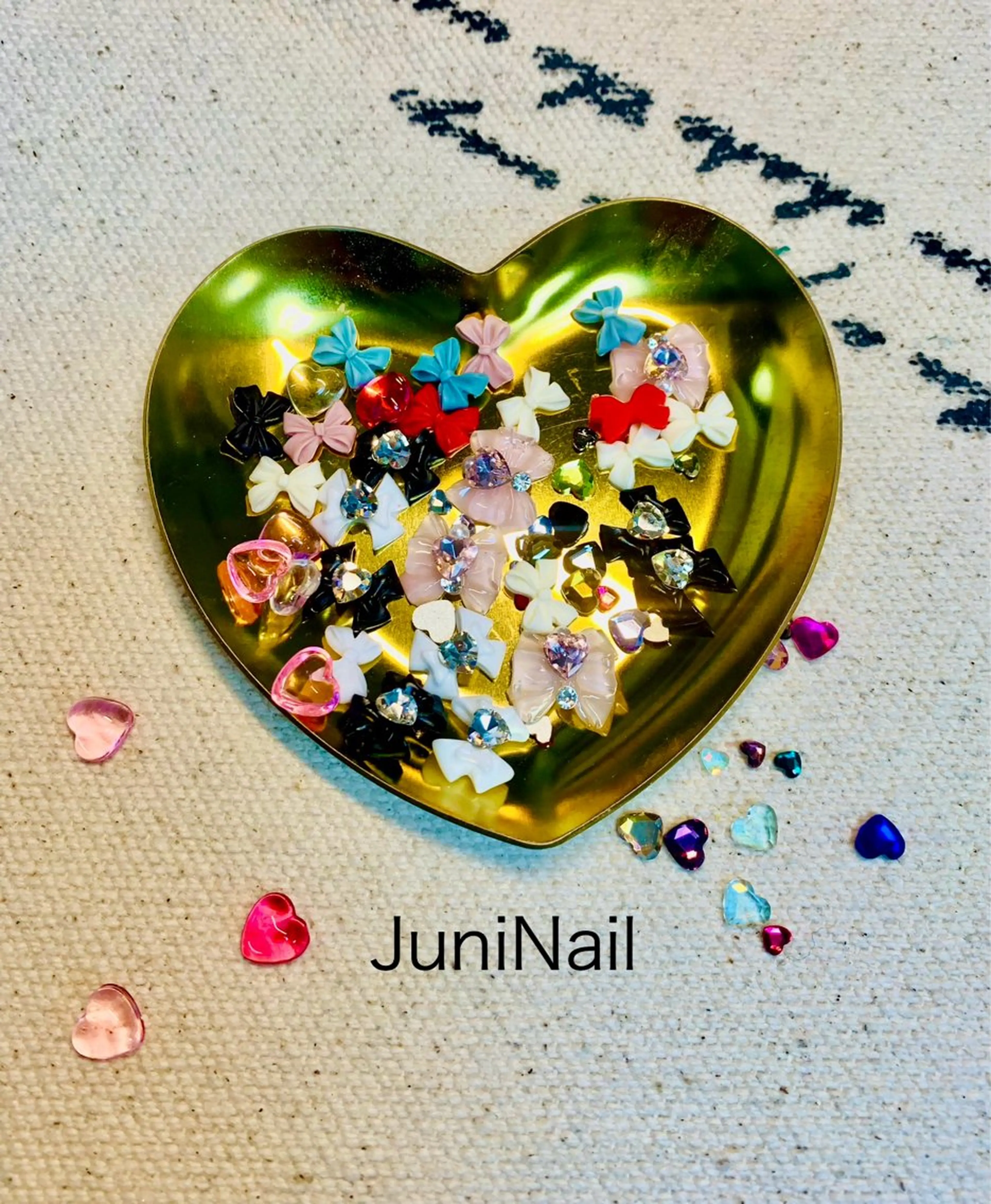 ネイル オーロラネイル クリアネイル 成人式 フラッシュネイル 氷ネイル・うるうるネイル ハンドネイル JuniNail 주니네일🇰🇷suのネイルデザイン