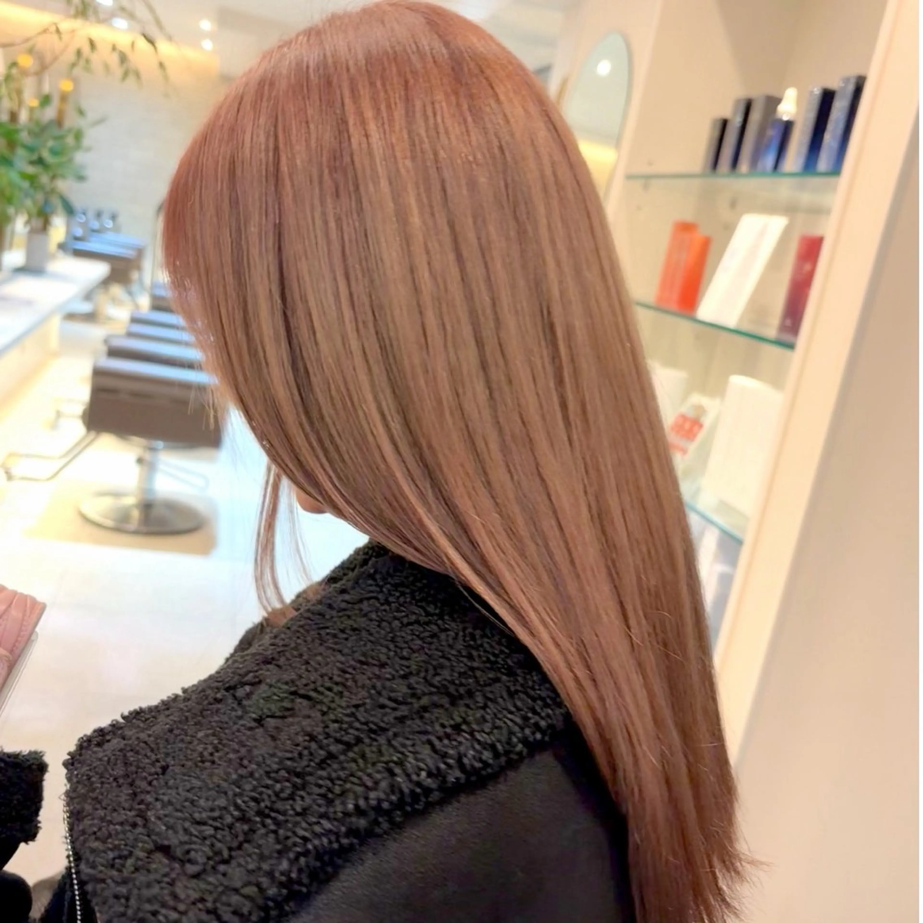 セミロング カラー ベージュカラー ブリーチ ミルクティーベージュ カット ヘアカラー トリートメント アトリエMMIHO 佐々木のヘアスタイル
