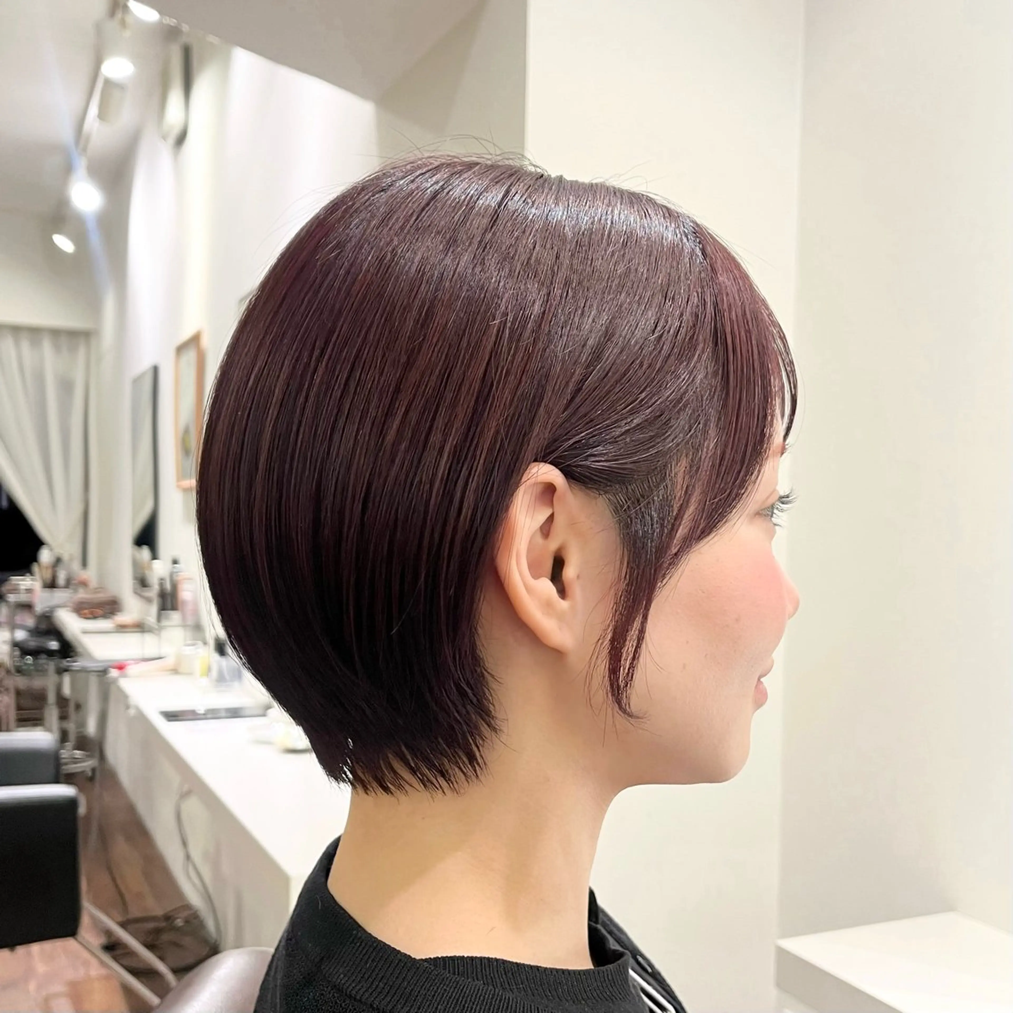 ショート カラー 丸みショート ボルドーカラー 透明感カラー レッドカラー ショートヘア suzu invitationのヘアスタイル