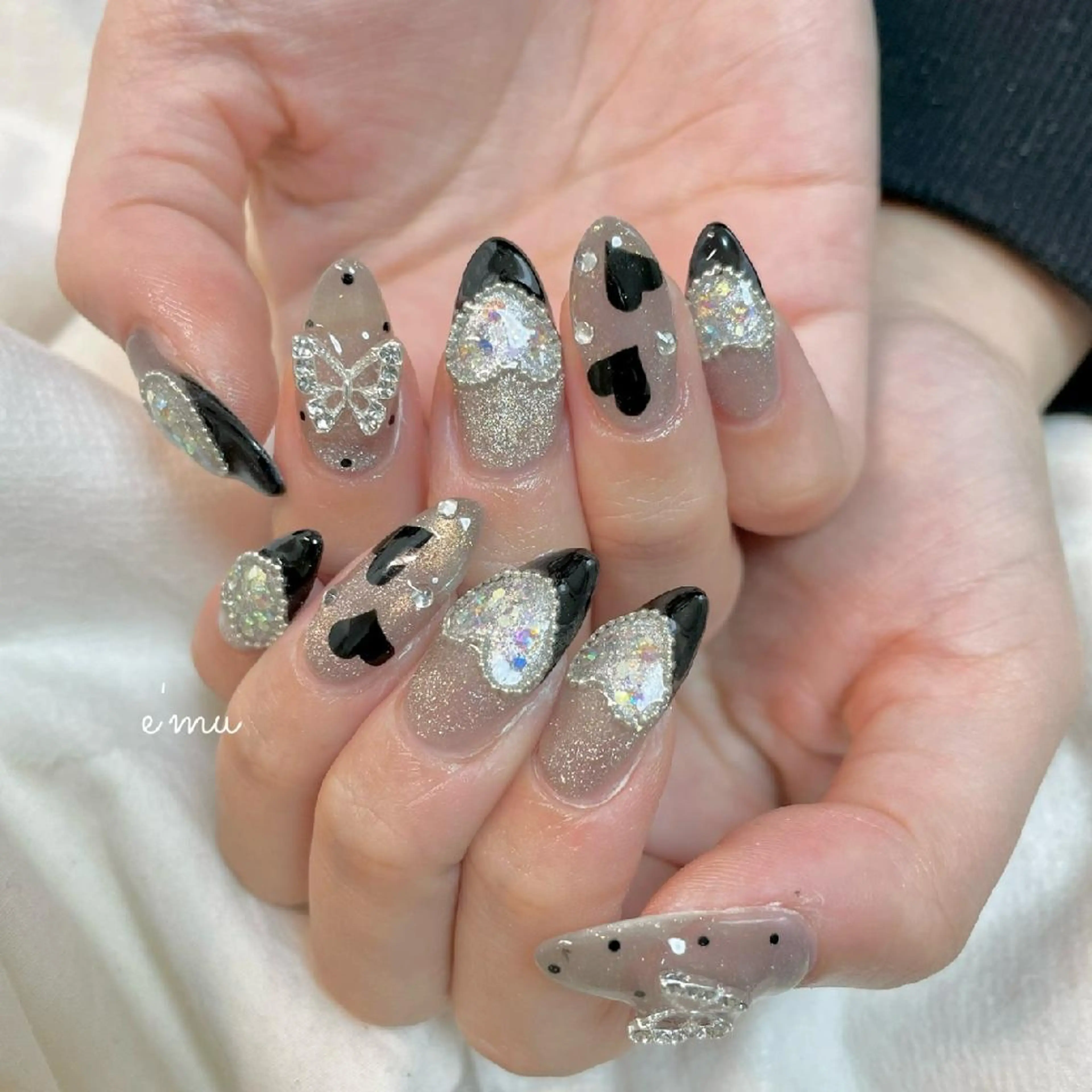 ネイル フレンチネイル ガーリー ハート キラキラネイル nail salon e'mu💐のネイルデザイン